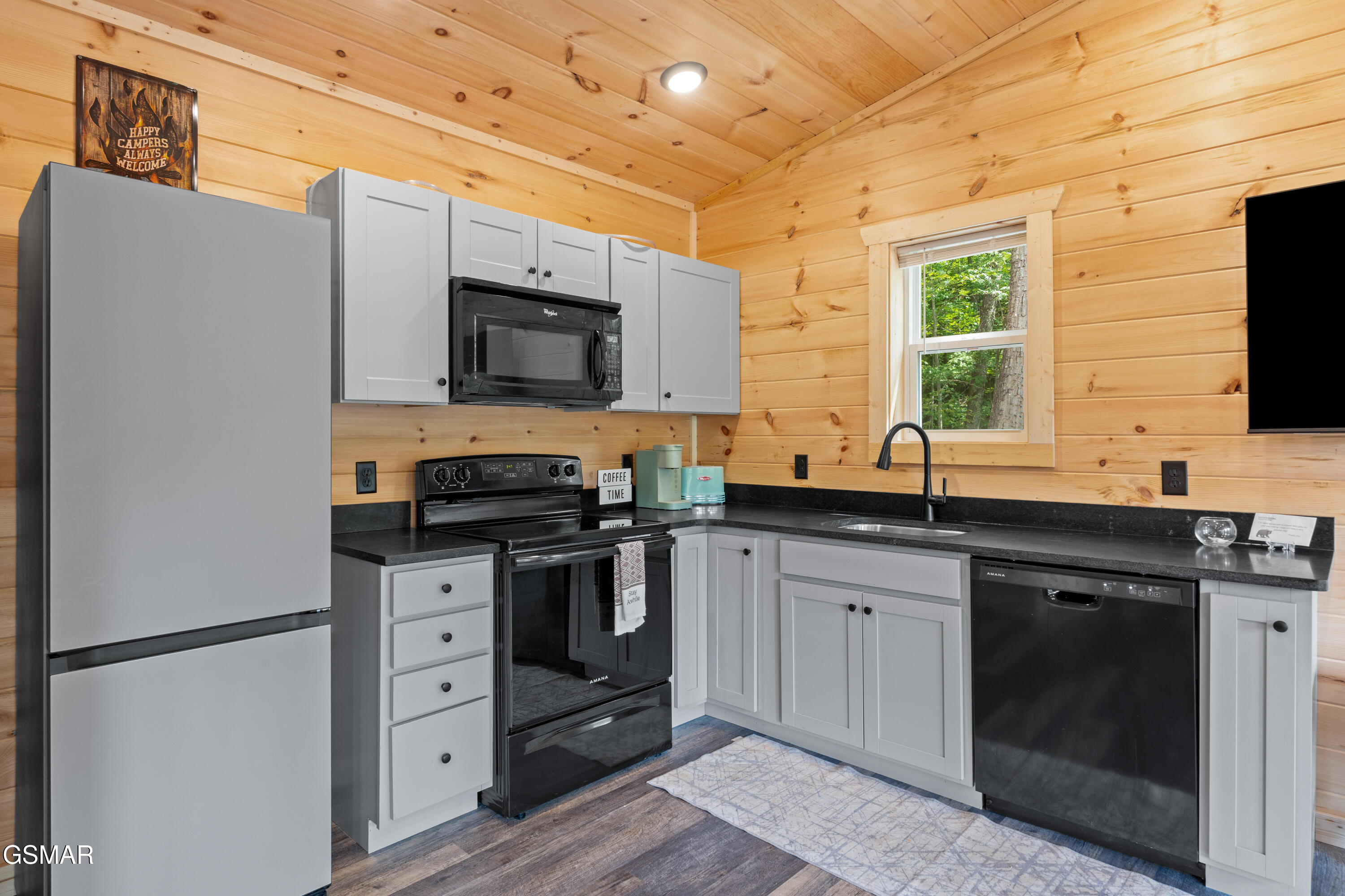 2122 Bluff Mtn Road Sevierville TN 37876