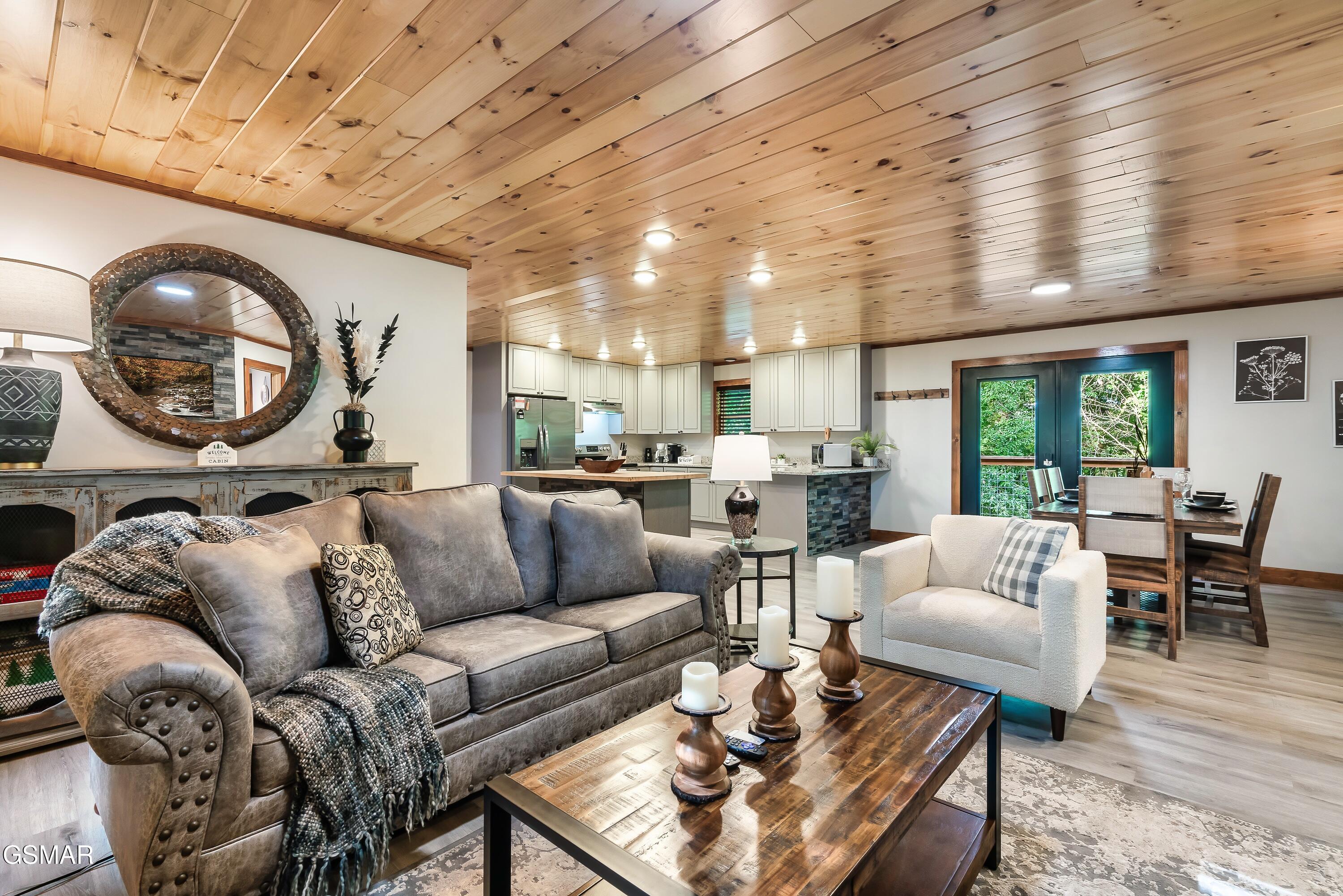 3613 Old Mountain Road Sevierville TN 37876