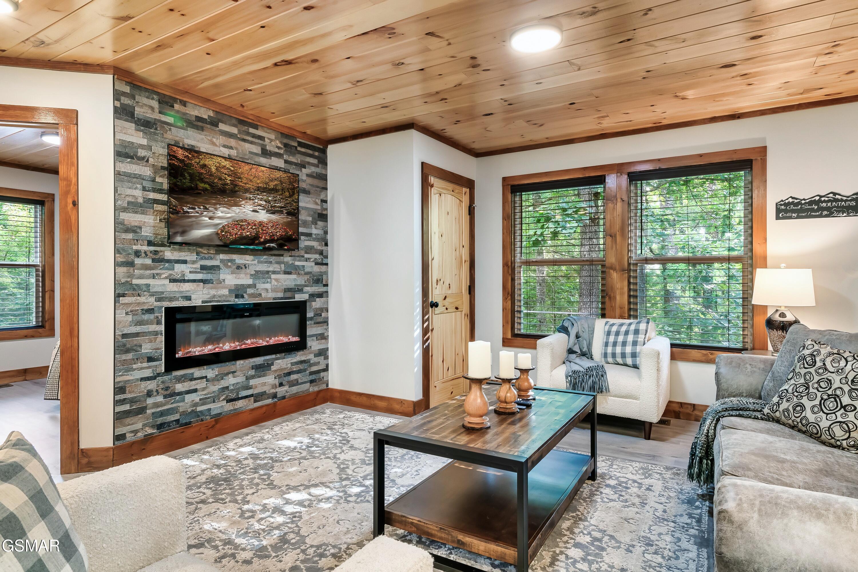 3613 Old Mountain Road Sevierville TN 37876