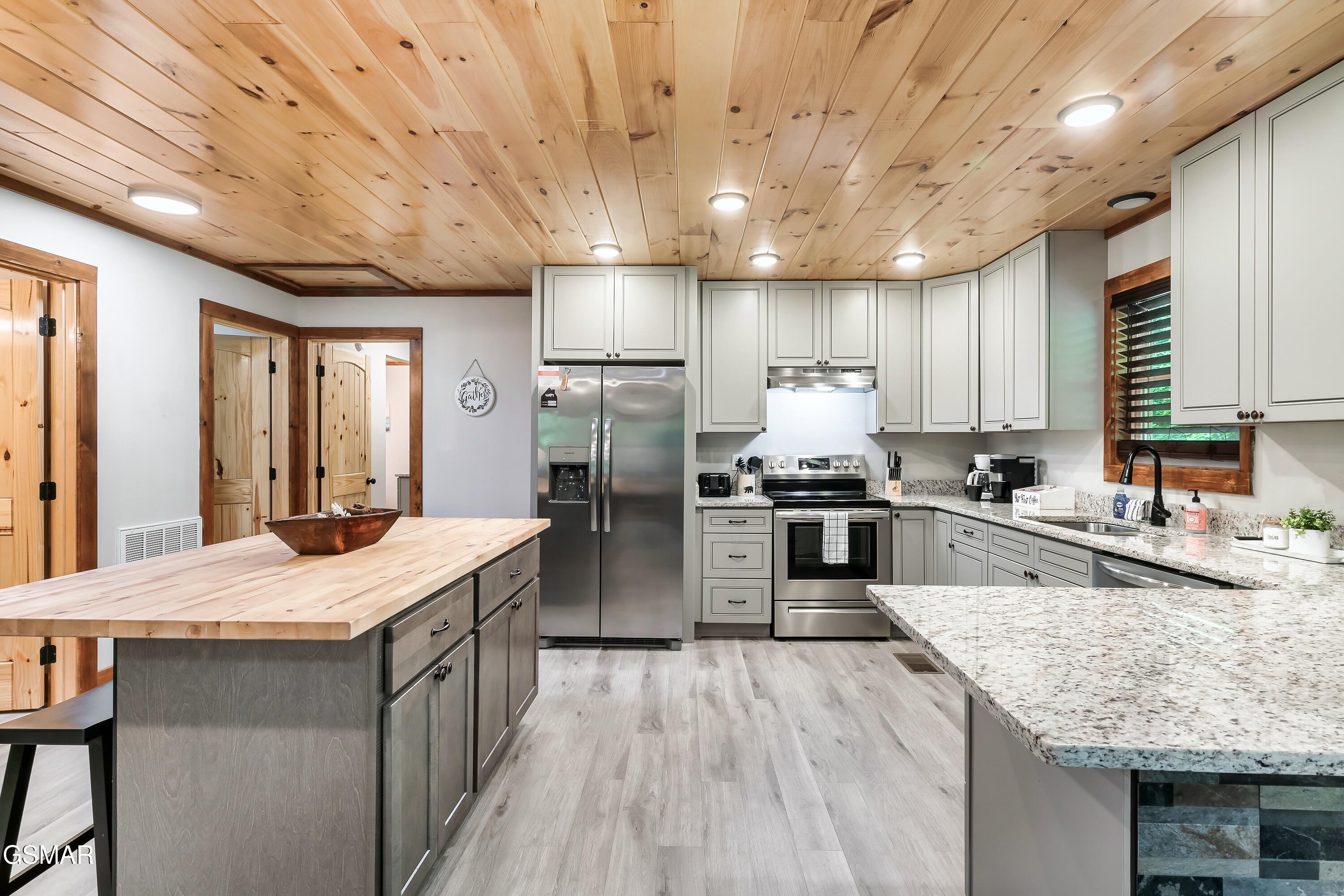 3613 Old Mountain Road Sevierville TN 37876