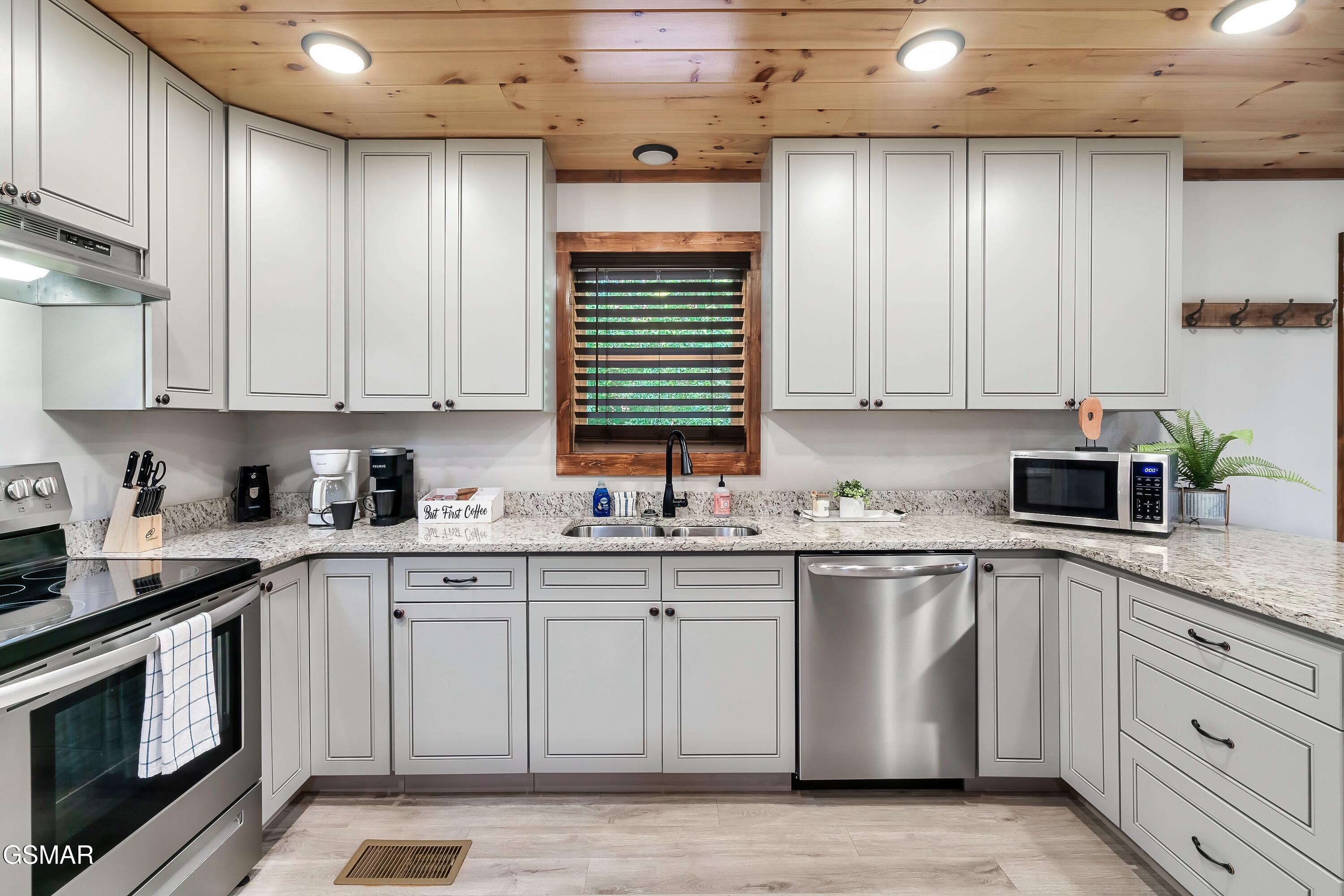 3613 Old Mountain Road Sevierville TN 37876