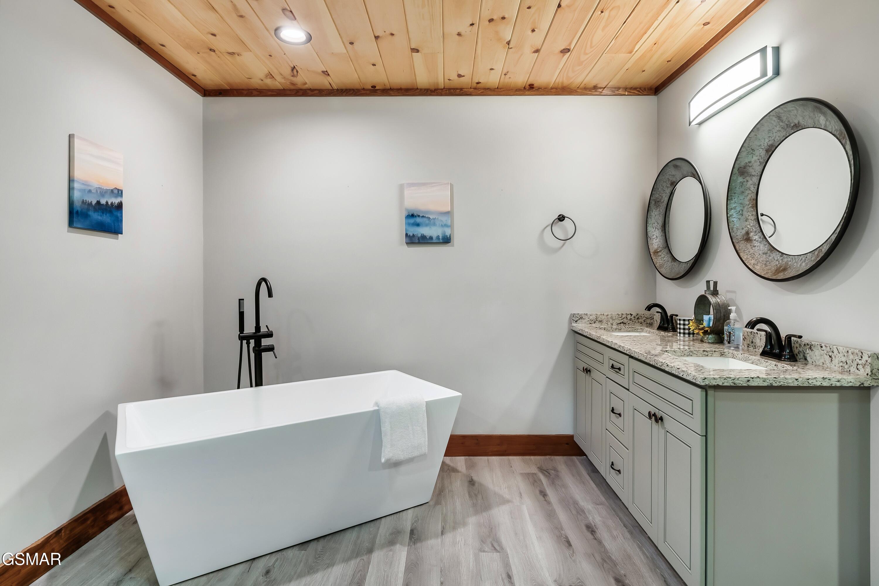 3613 Old Mountain Road Sevierville TN 37876