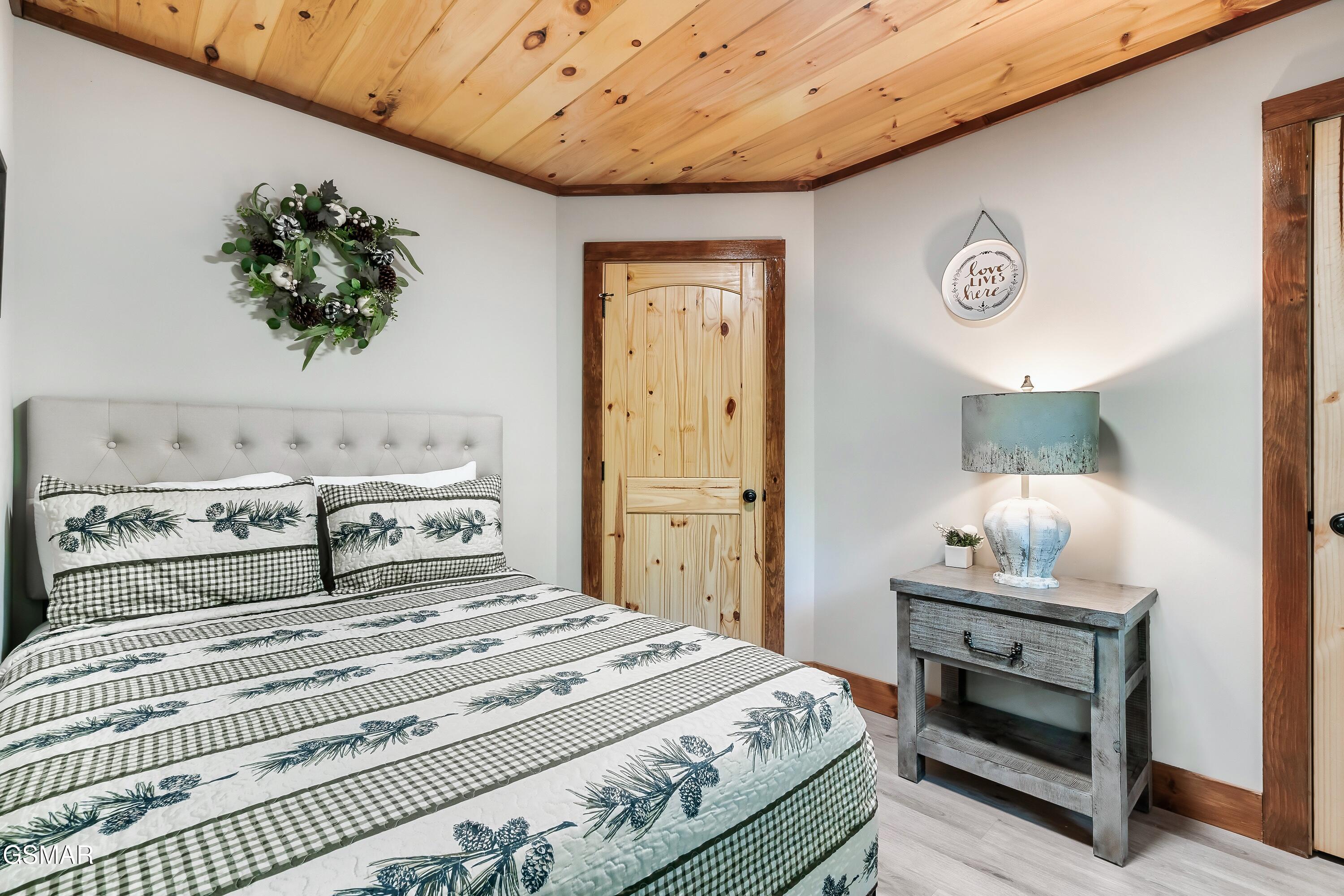 3613 Old Mountain Road Sevierville TN 37876