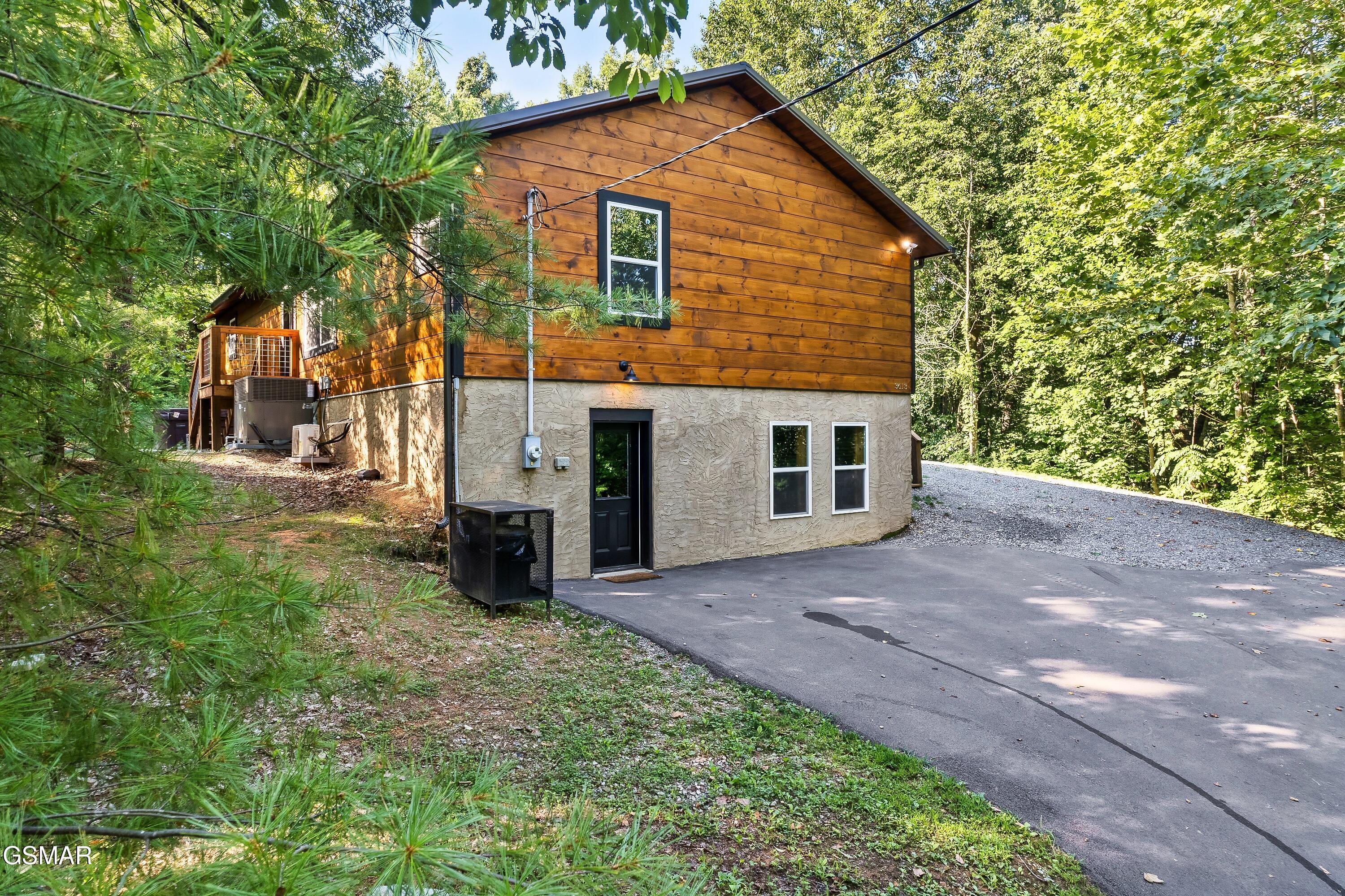3613 Old Mountain Road Sevierville TN 37876