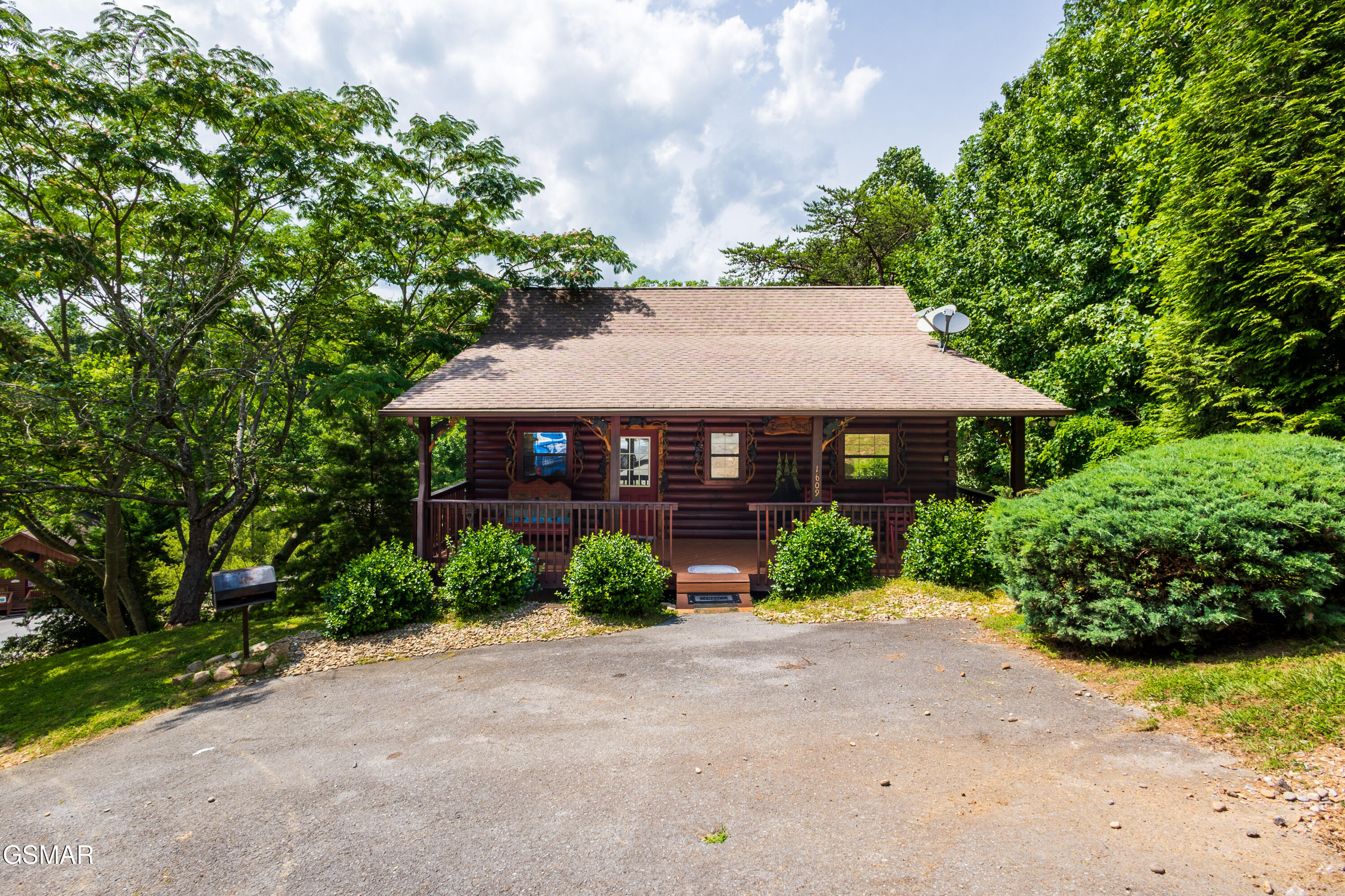 1609 Pinewood Way Sevierville TN 37862