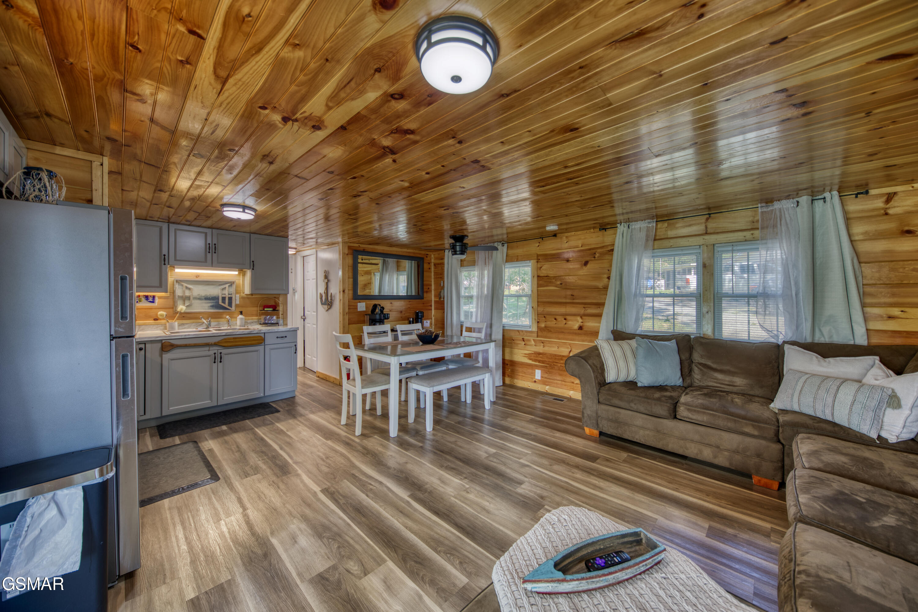 1239 Fishermans Way Sevierville TN 37876