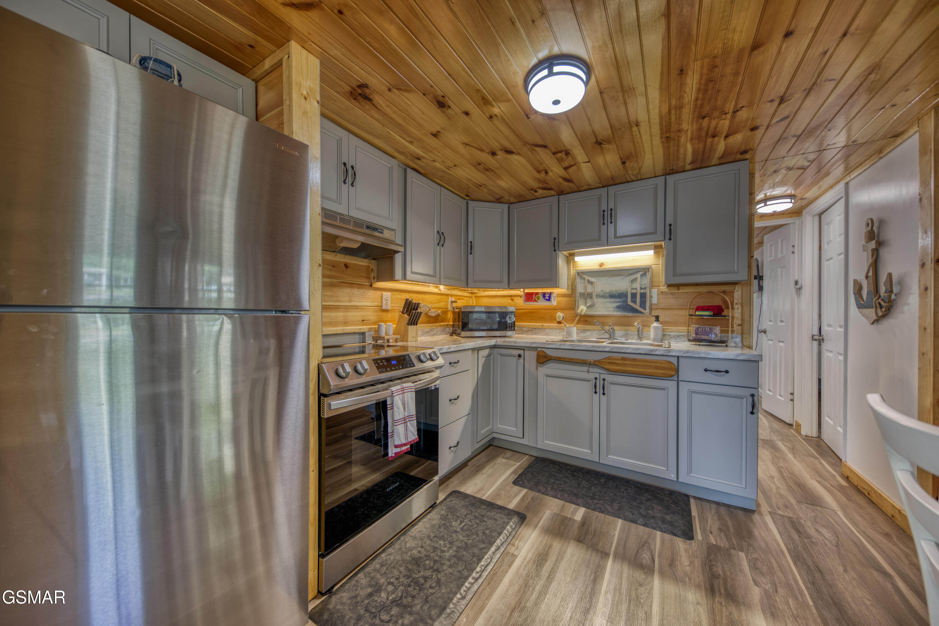1239 Fishermans Way Sevierville TN 37876