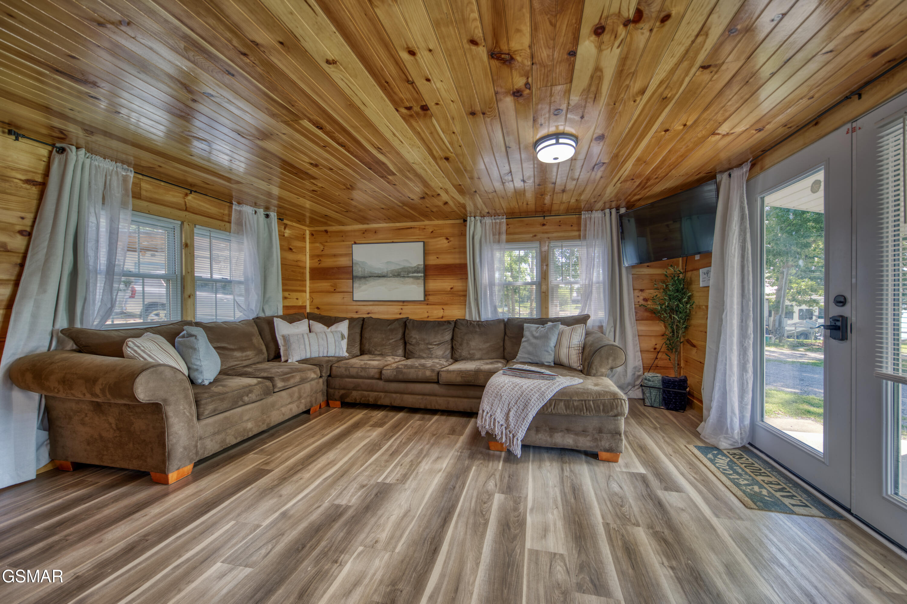 1239 Fishermans Way Sevierville TN 37876