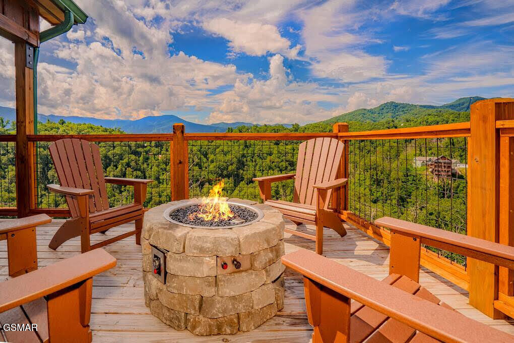 859 Sourwood Drive Gatlinburg TN 37738