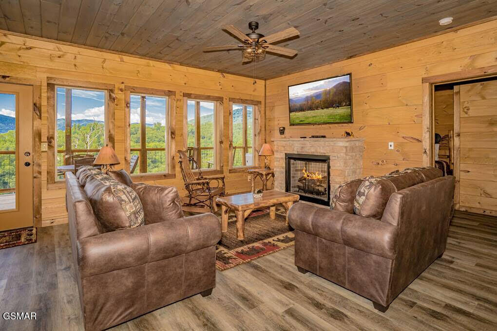 859 Sourwood Drive Gatlinburg TN 37738