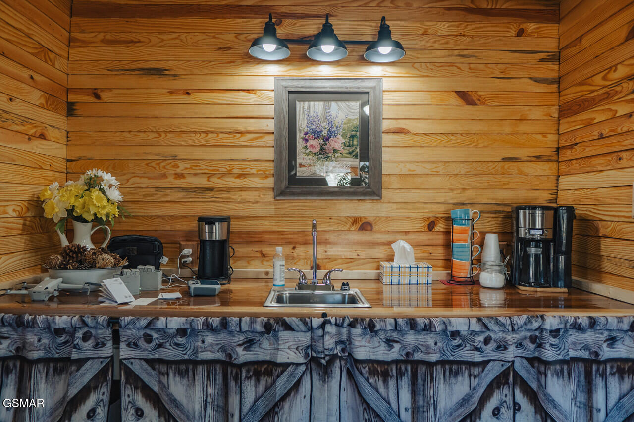 3521 James Phillips Way Sevierville TN 37876