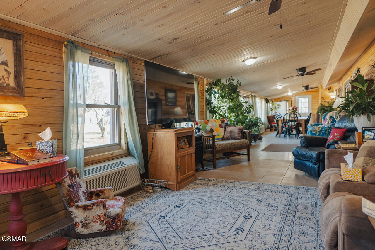 3521 James Phillips Way Sevierville TN 37876
