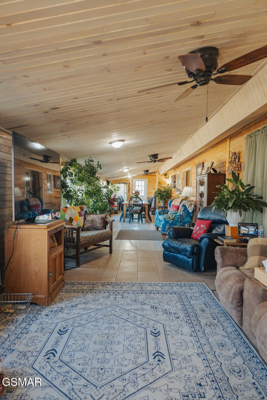 3521 James Phillips Way Sevierville TN 37876