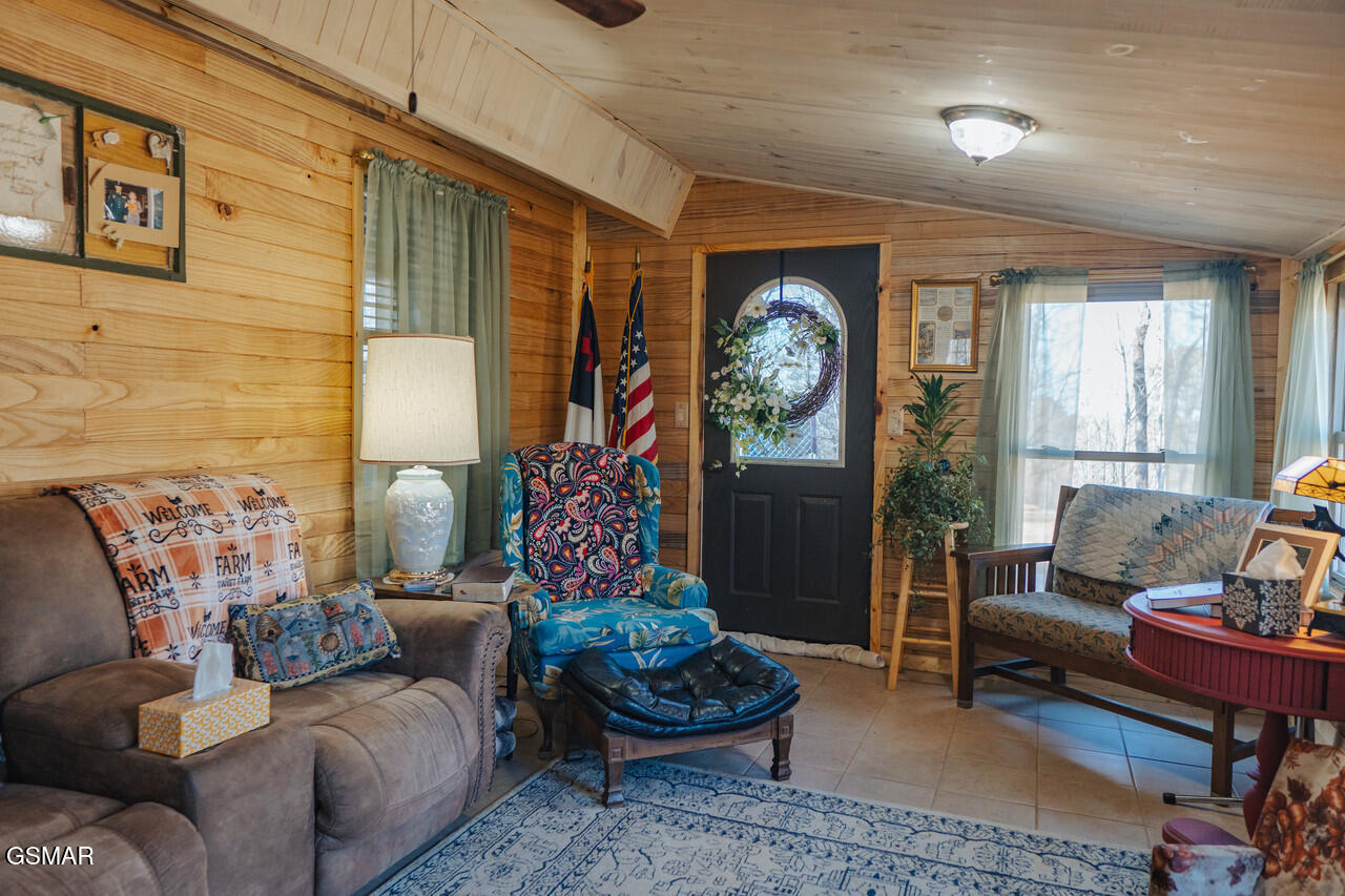 3521 James Phillips Way Sevierville TN 37876