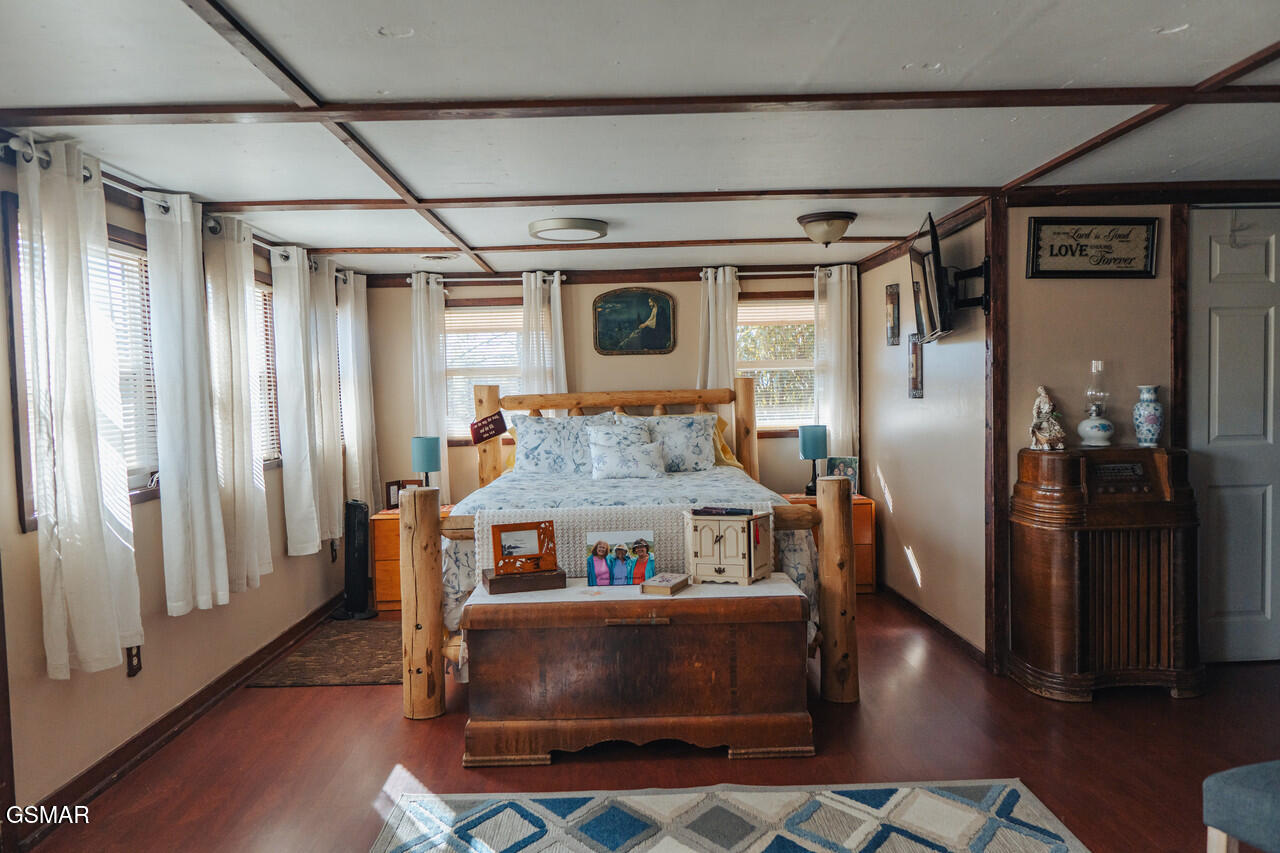 3521 James Phillips Way Sevierville TN 37876