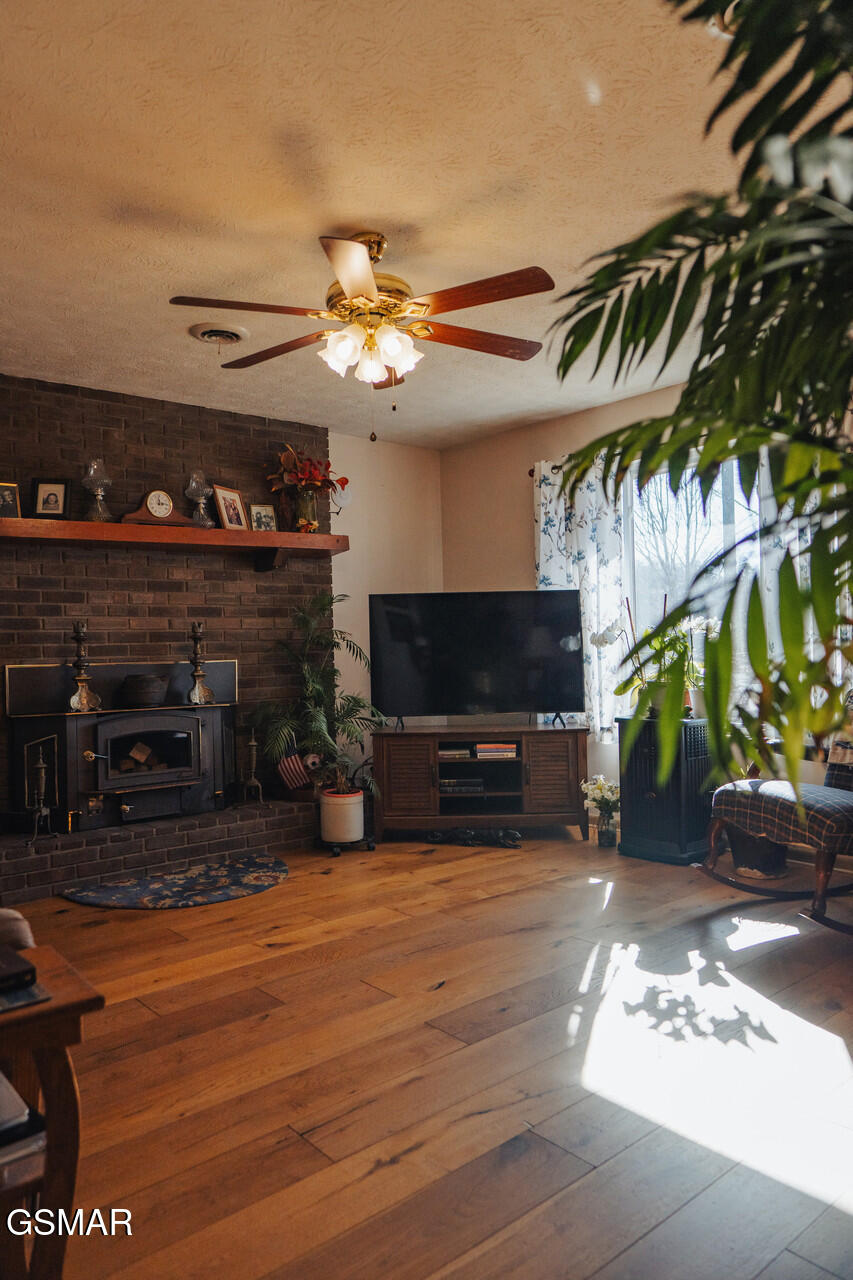 3521 James Phillips Way Sevierville TN 37876
