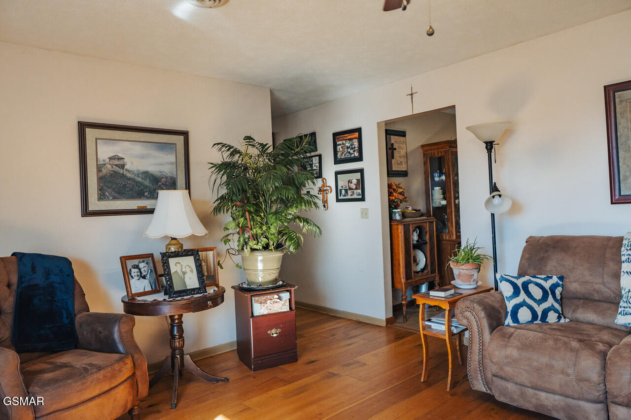 3521 James Phillips Way Sevierville TN 37876