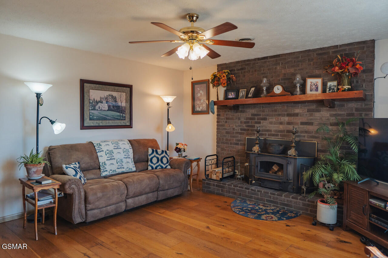 3521 James Phillips Way Sevierville TN 37876