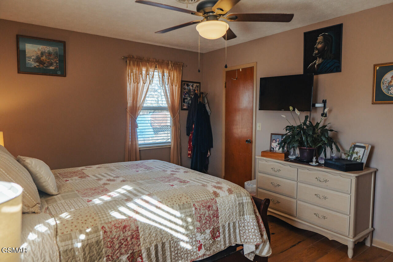 3521 James Phillips Way Sevierville TN 37876