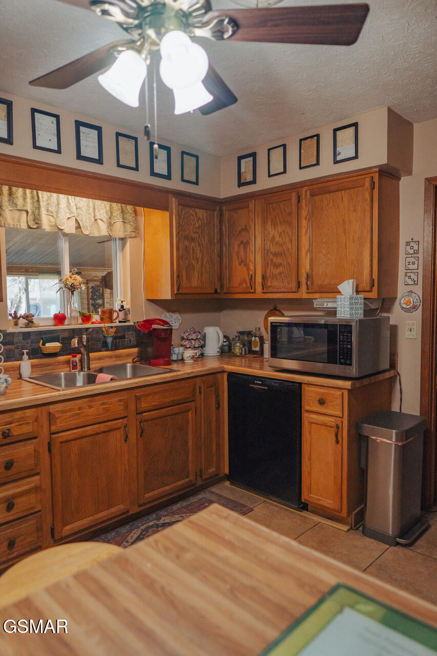 3521 James Phillips Way Sevierville TN 37876