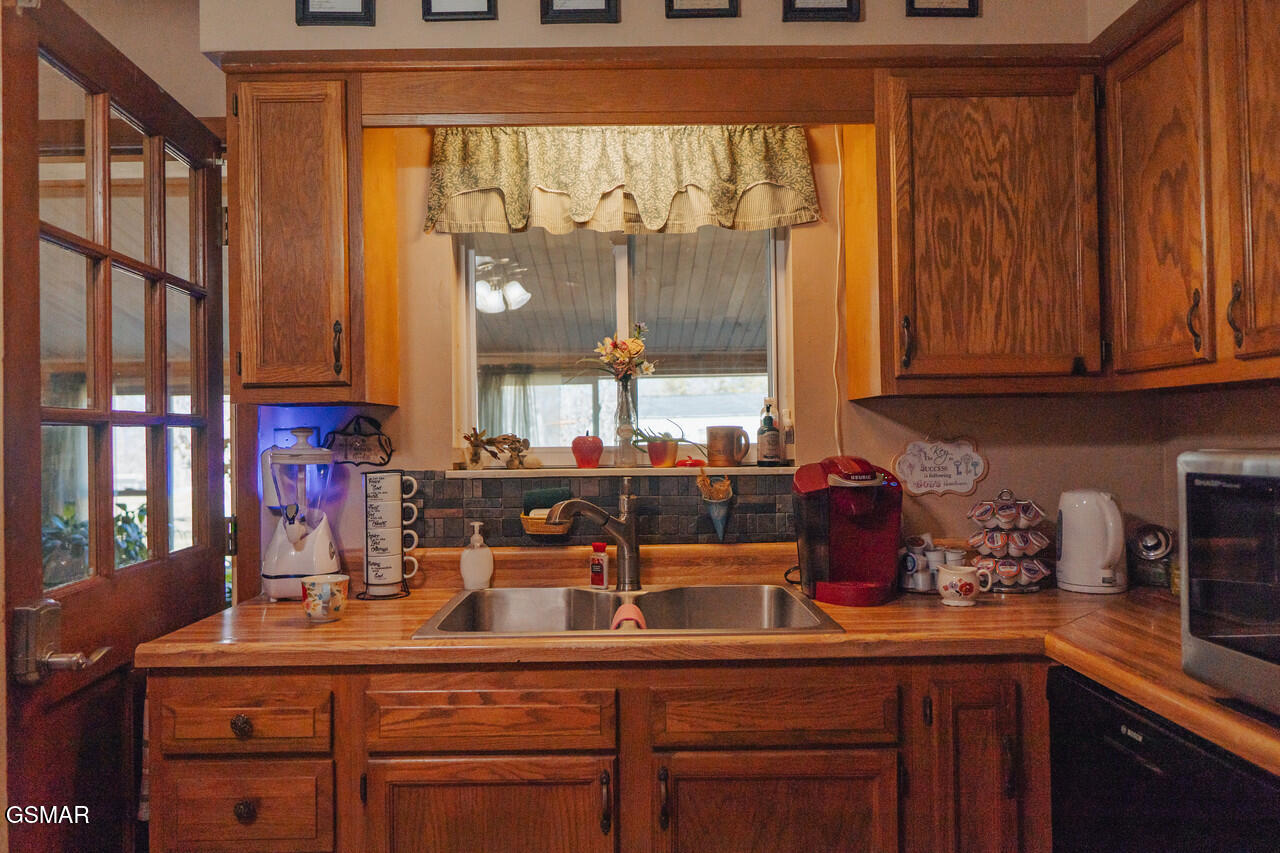 3521 James Phillips Way Sevierville TN 37876