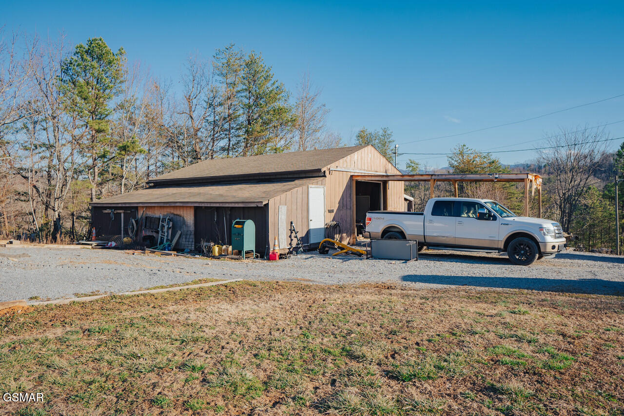 3521 James Phillips Way Sevierville TN 37876
