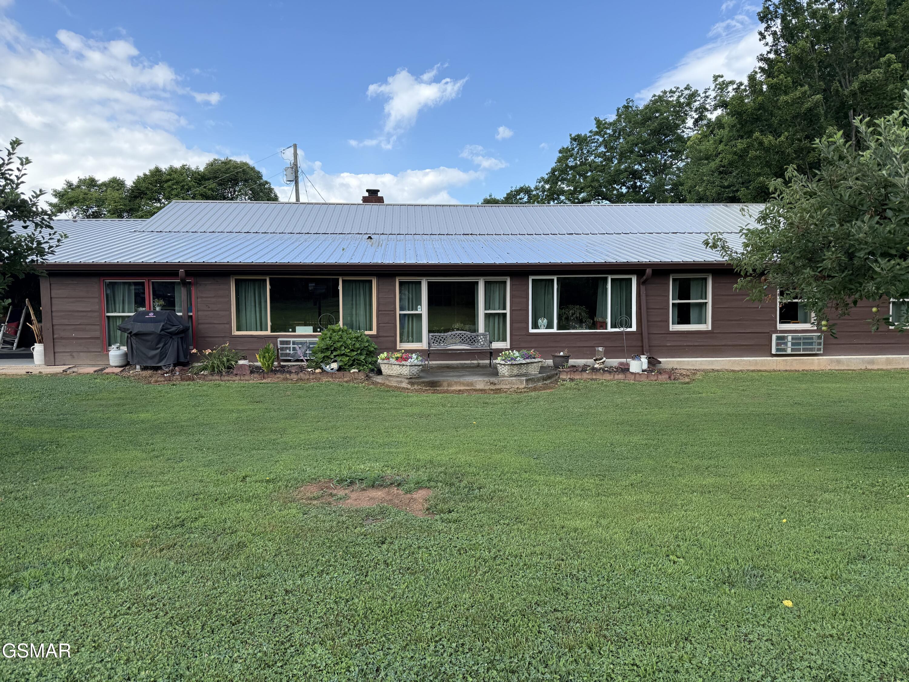 3521 James Phillips Way Sevierville TN 37876