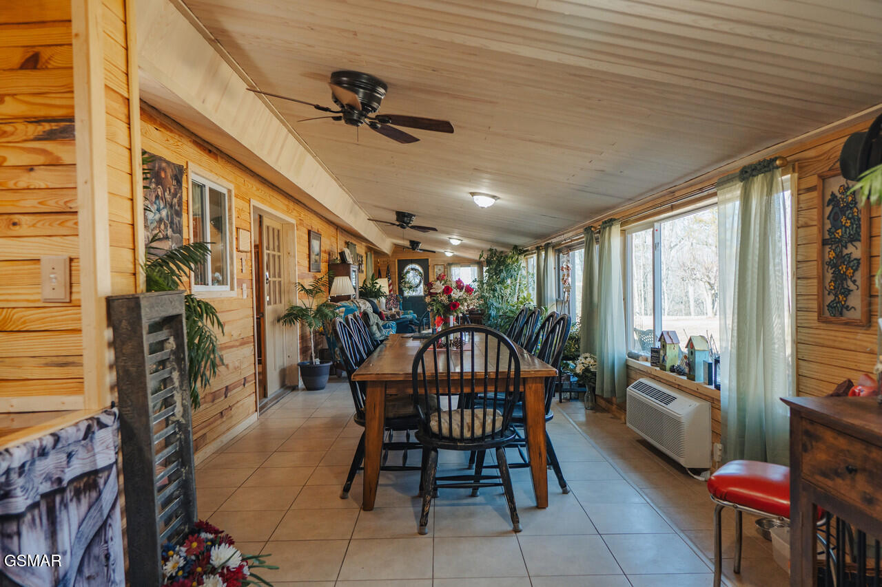 3521 James Phillips Way Sevierville TN 37876