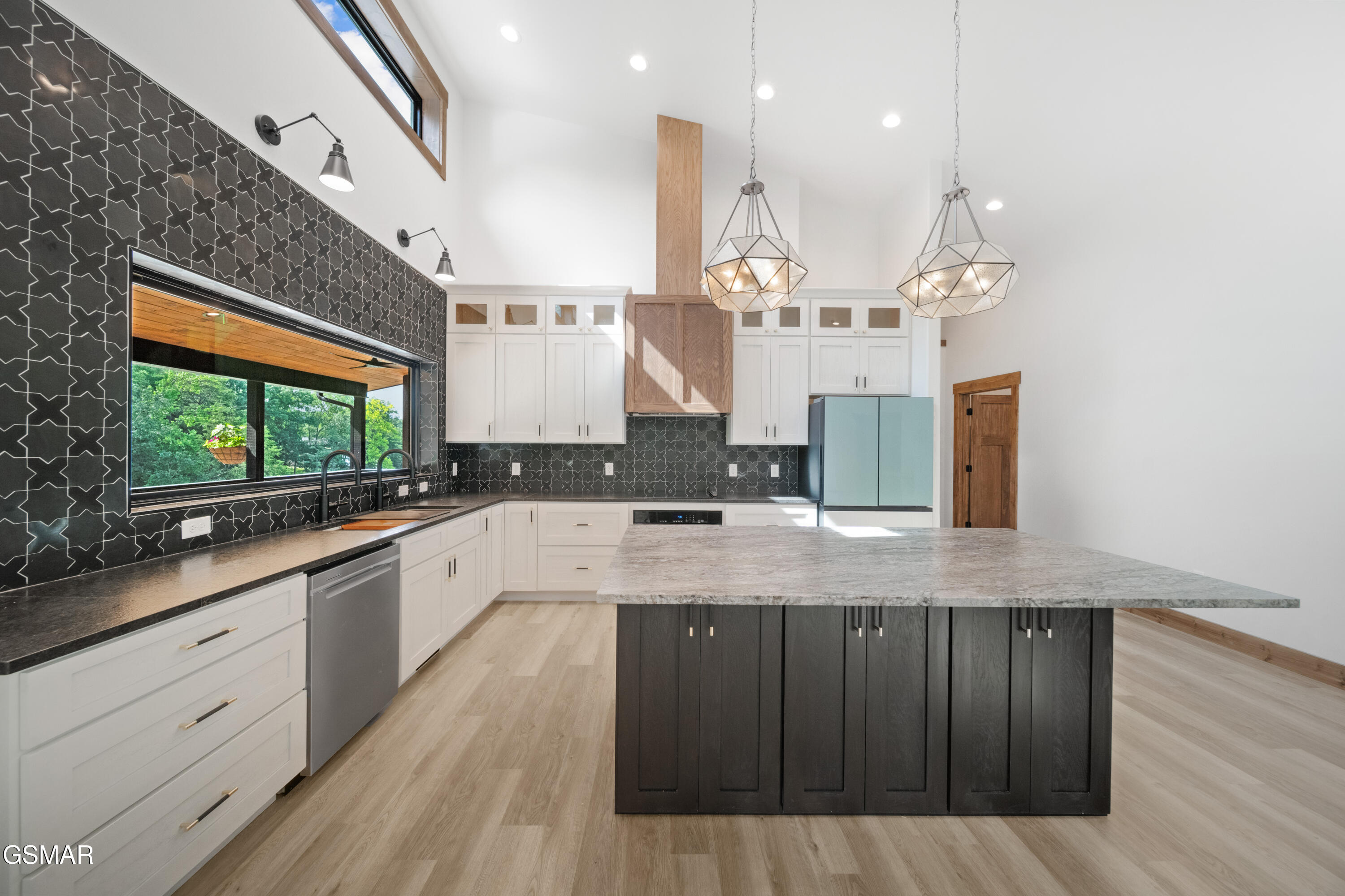 2466/2472 Mcqueen Way Sevierville TN 37876