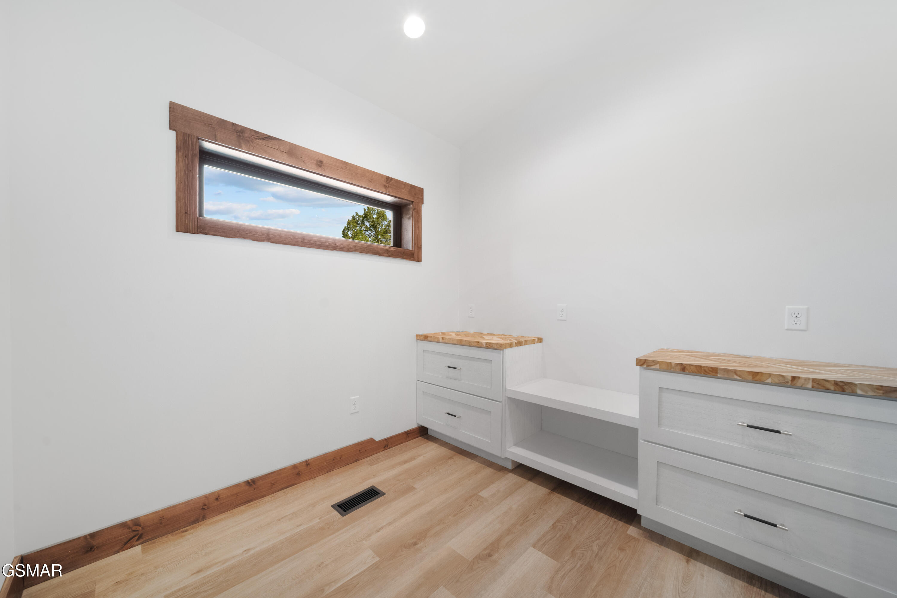 2466/2472 Mcqueen Way Sevierville TN 37876