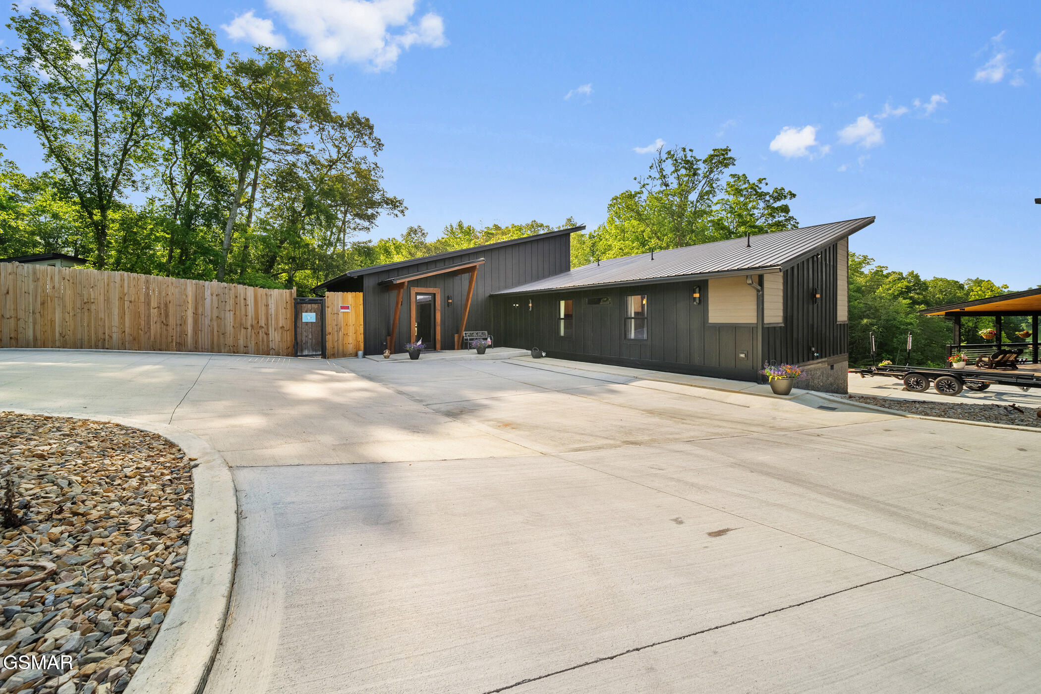 2466/2472 Mcqueen Way Sevierville TN 37876