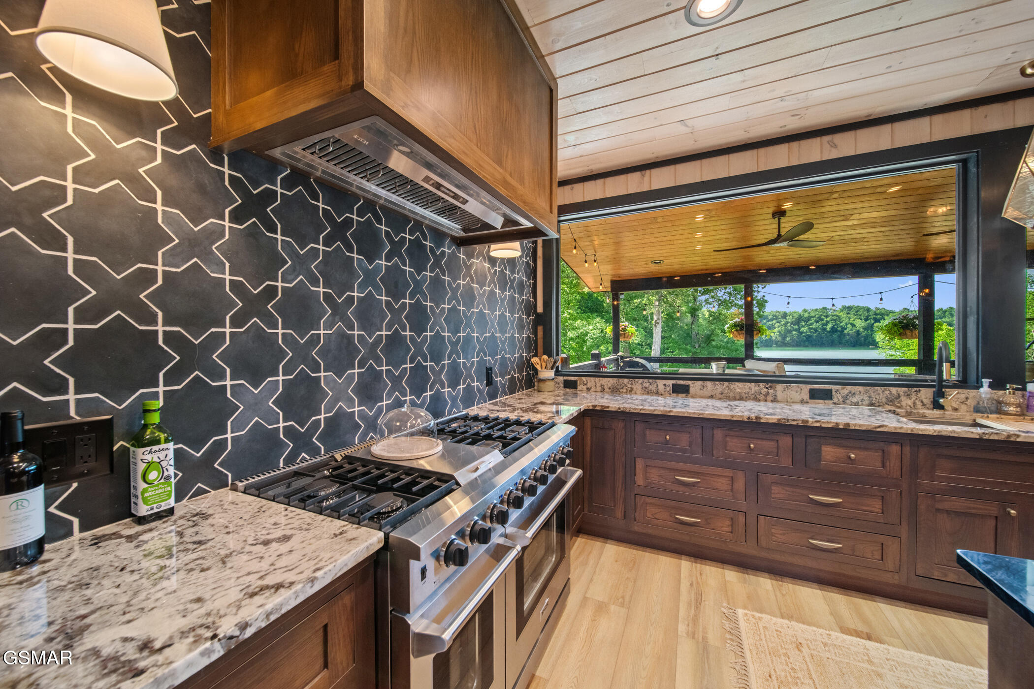 2466/2472 Mcqueen Way Sevierville TN 37876