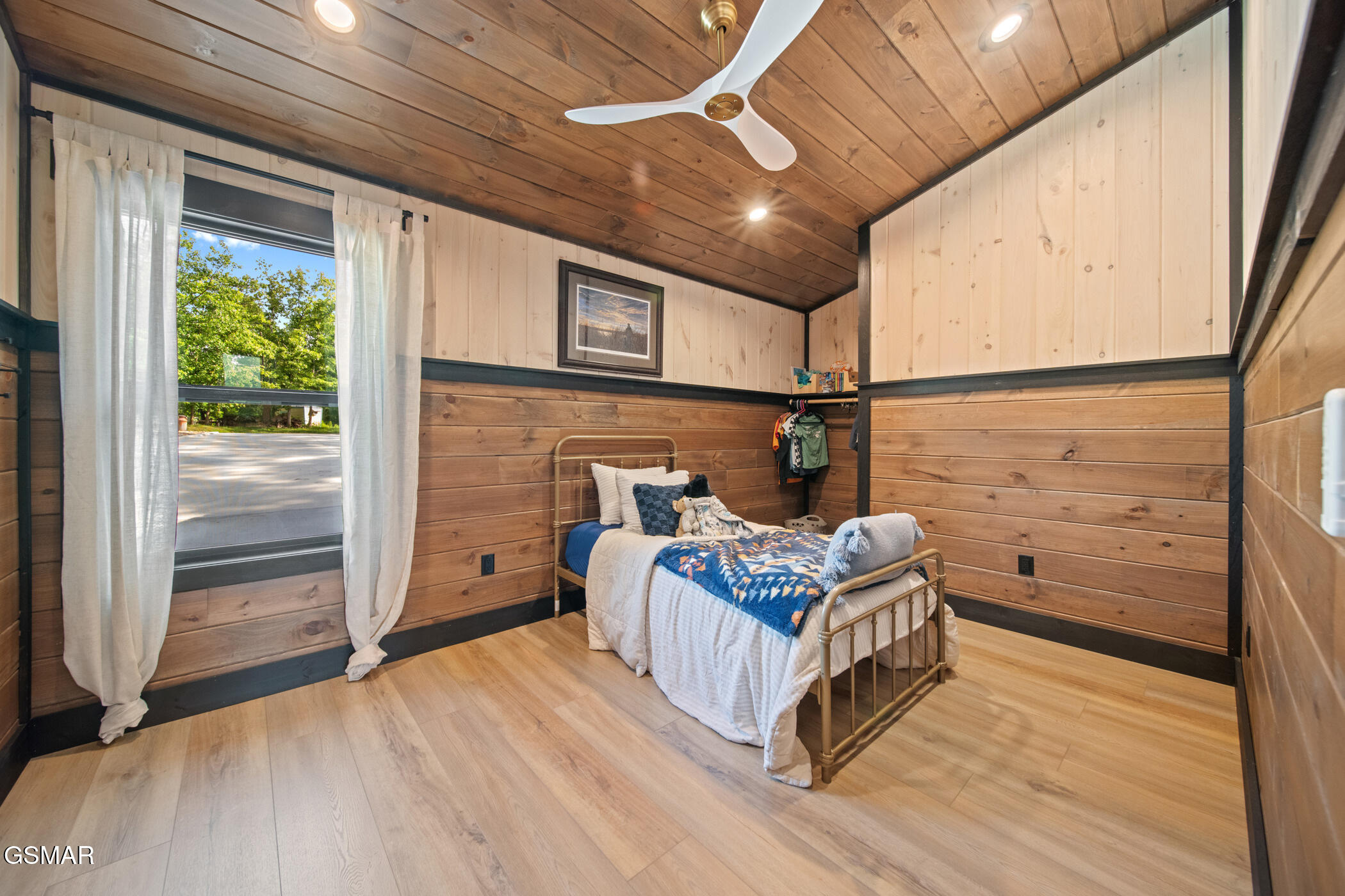 2466/2472 Mcqueen Way Sevierville TN 37876