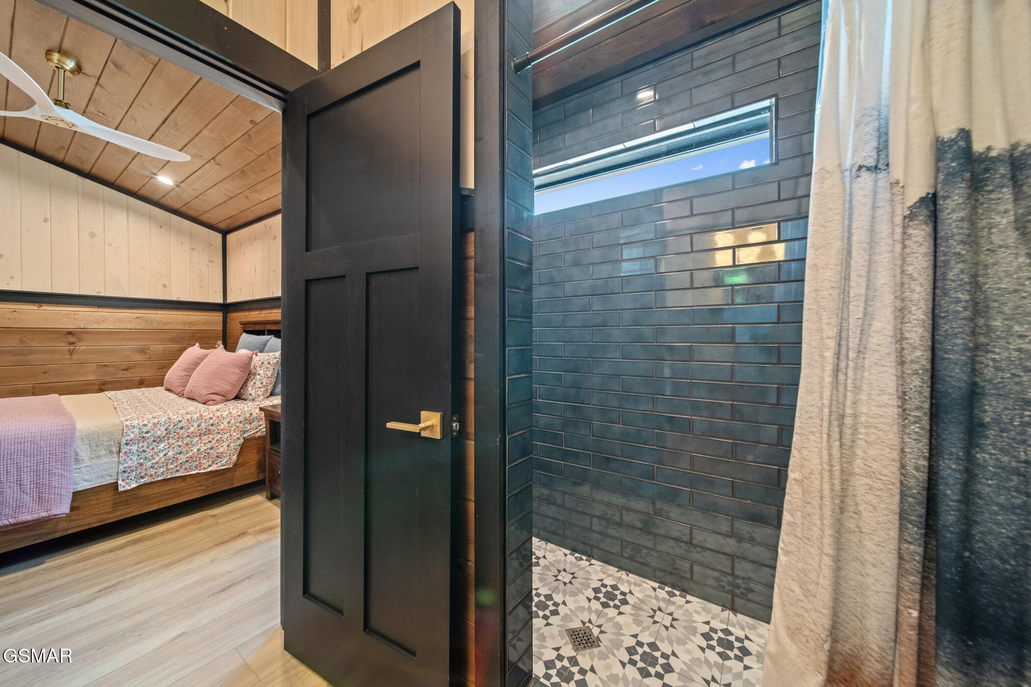 2466/2472 Mcqueen Way Sevierville TN 37876