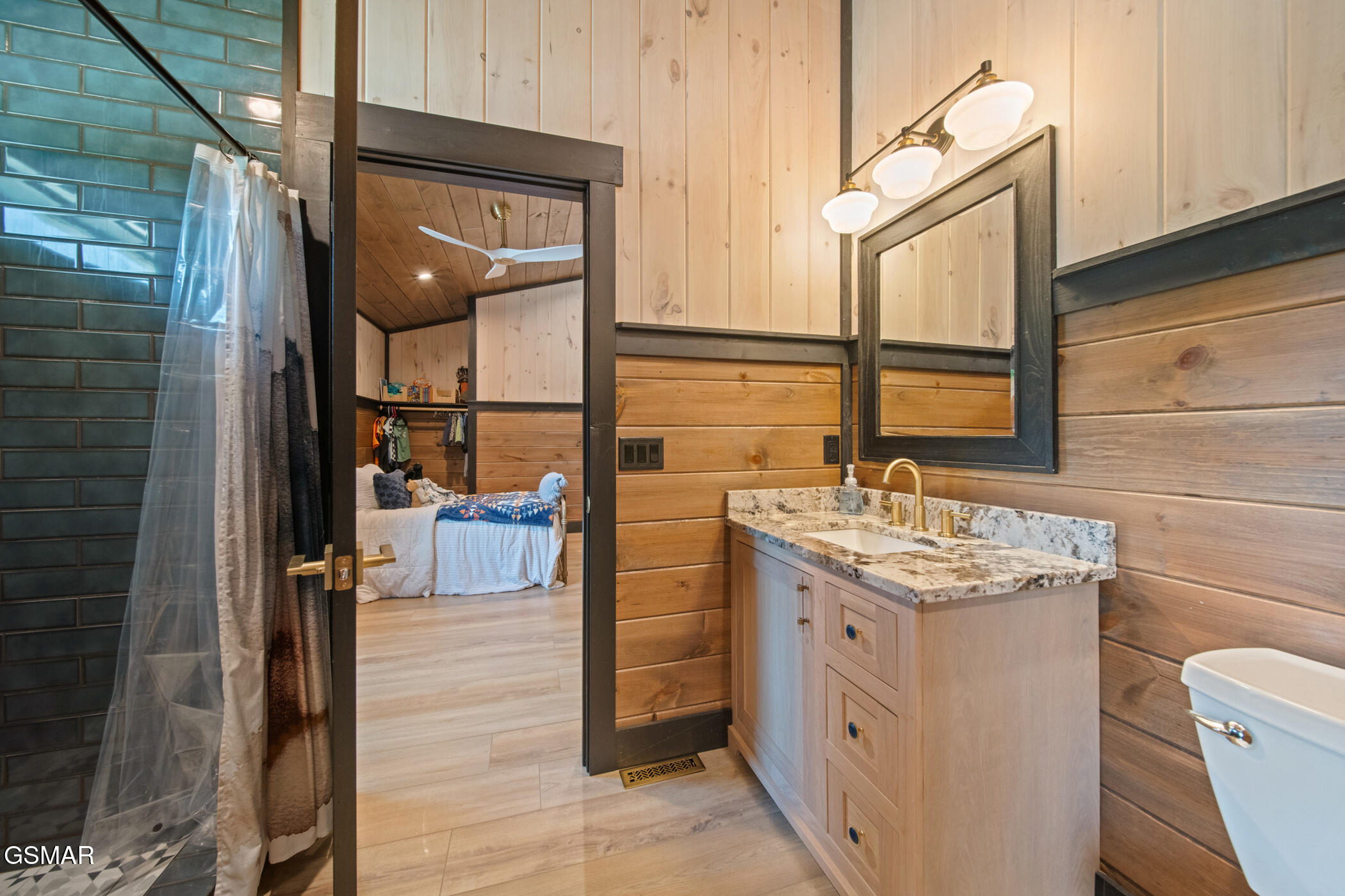 2466/2472 Mcqueen Way Sevierville TN 37876