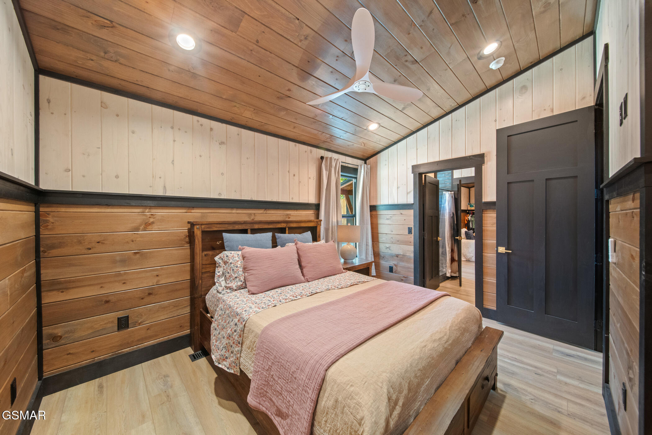 2466/2472 Mcqueen Way Sevierville TN 37876