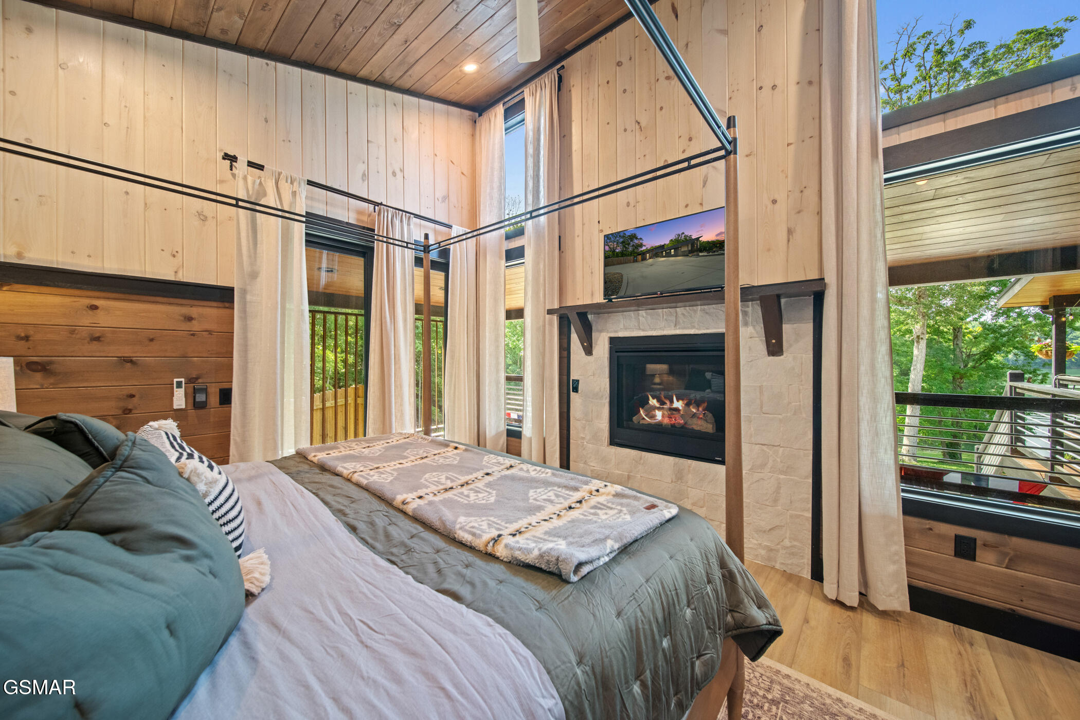 2466/2472 Mcqueen Way Sevierville TN 37876