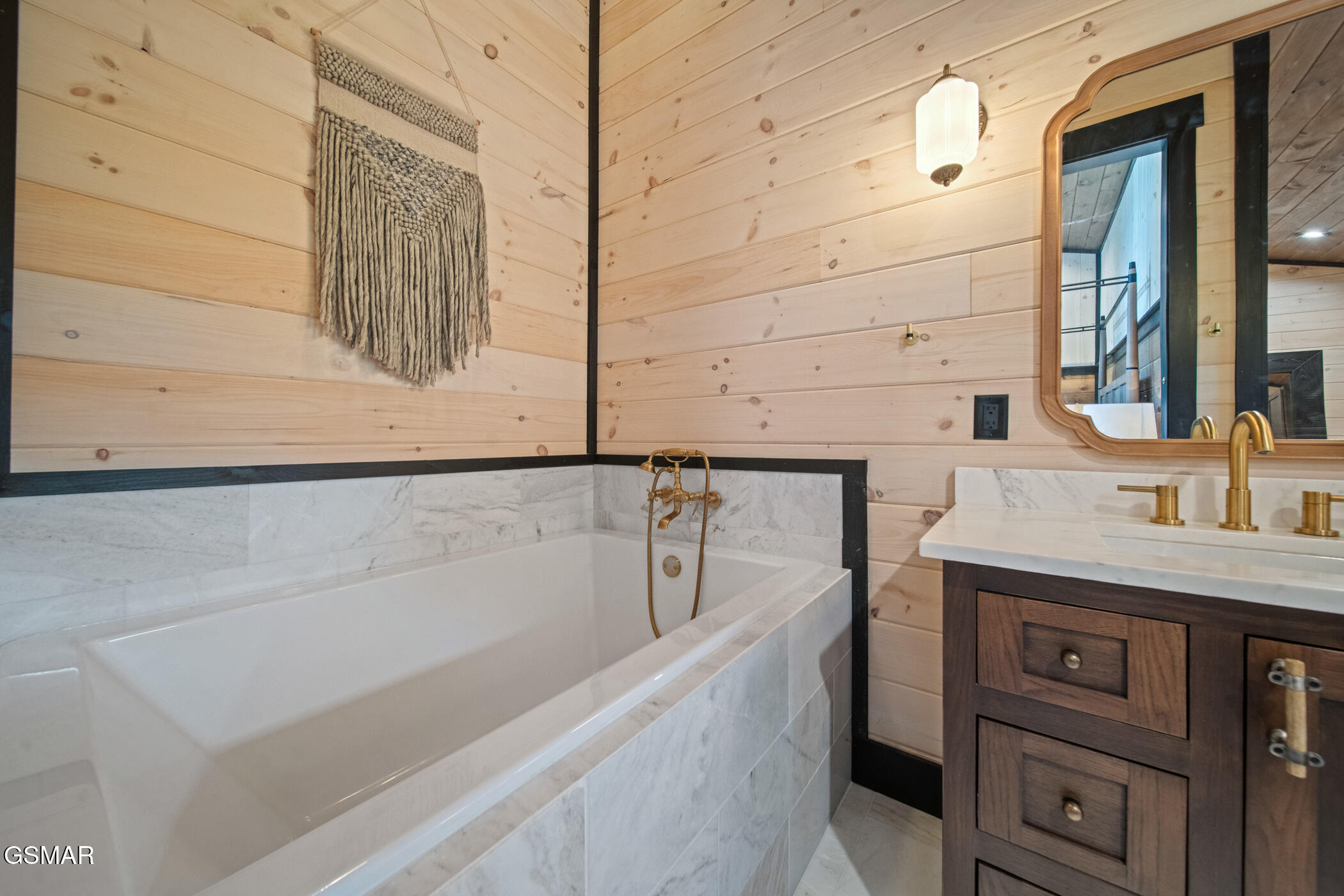 2466/2472 Mcqueen Way Sevierville TN 37876