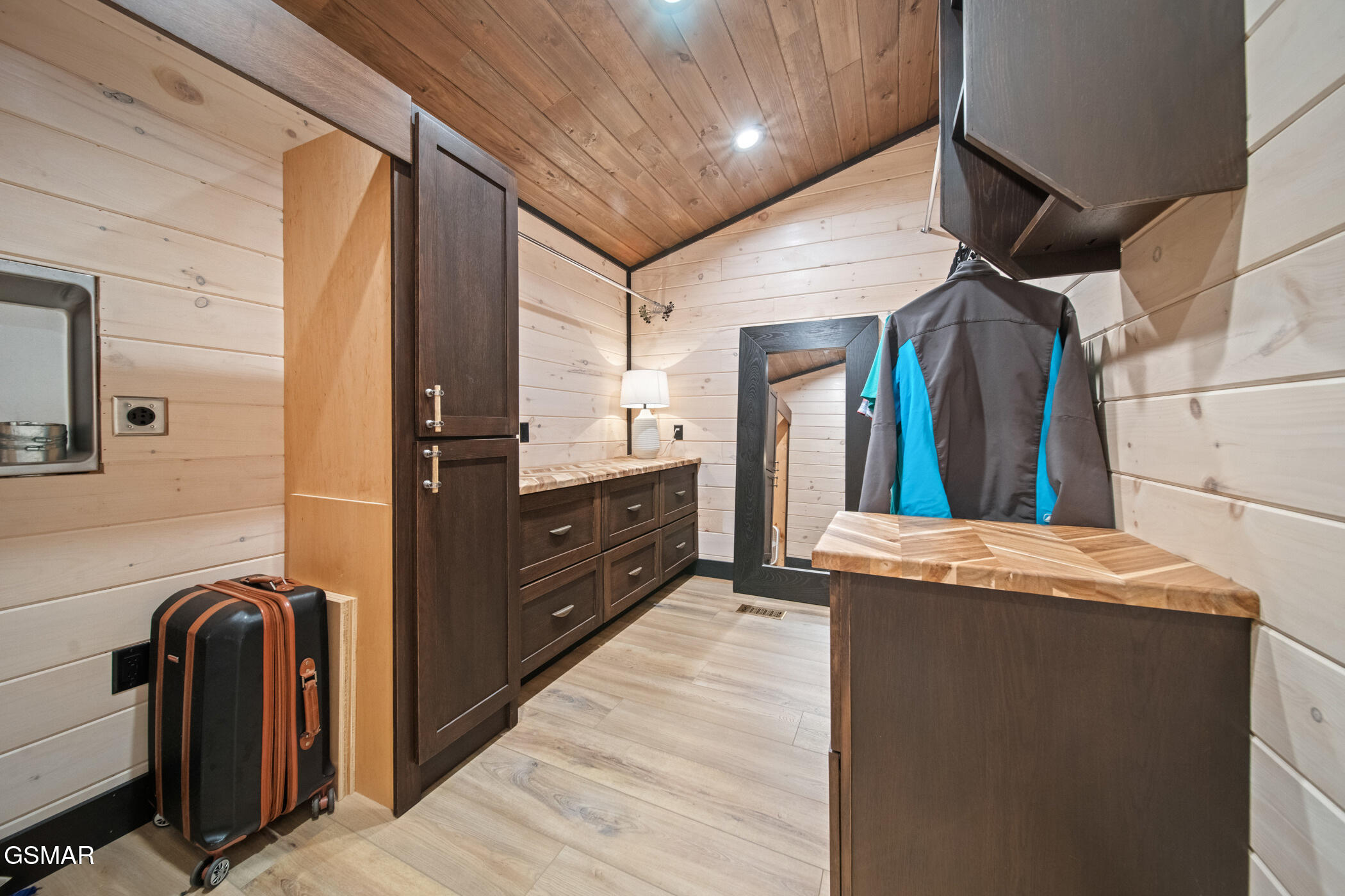 2466/2472 Mcqueen Way Sevierville TN 37876