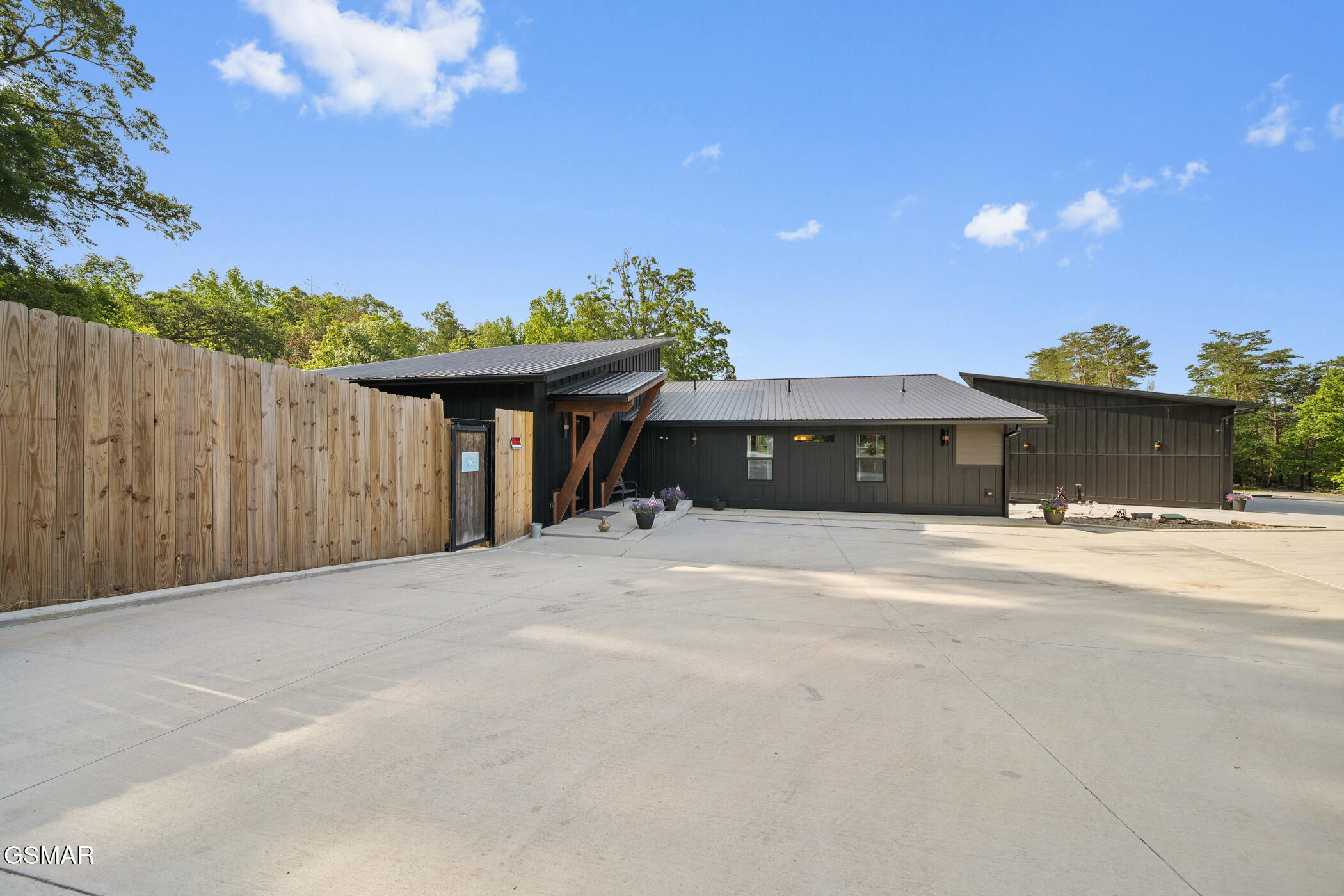 2466/2472 Mcqueen Way Sevierville TN 37876