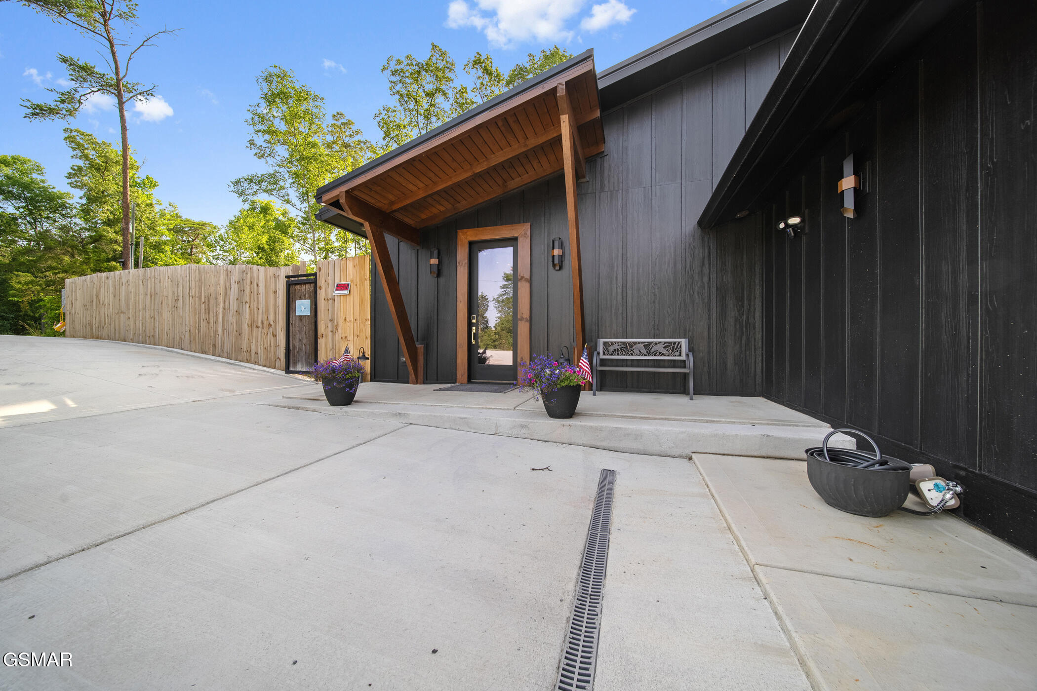 2466/2472 Mcqueen Way Sevierville TN 37876