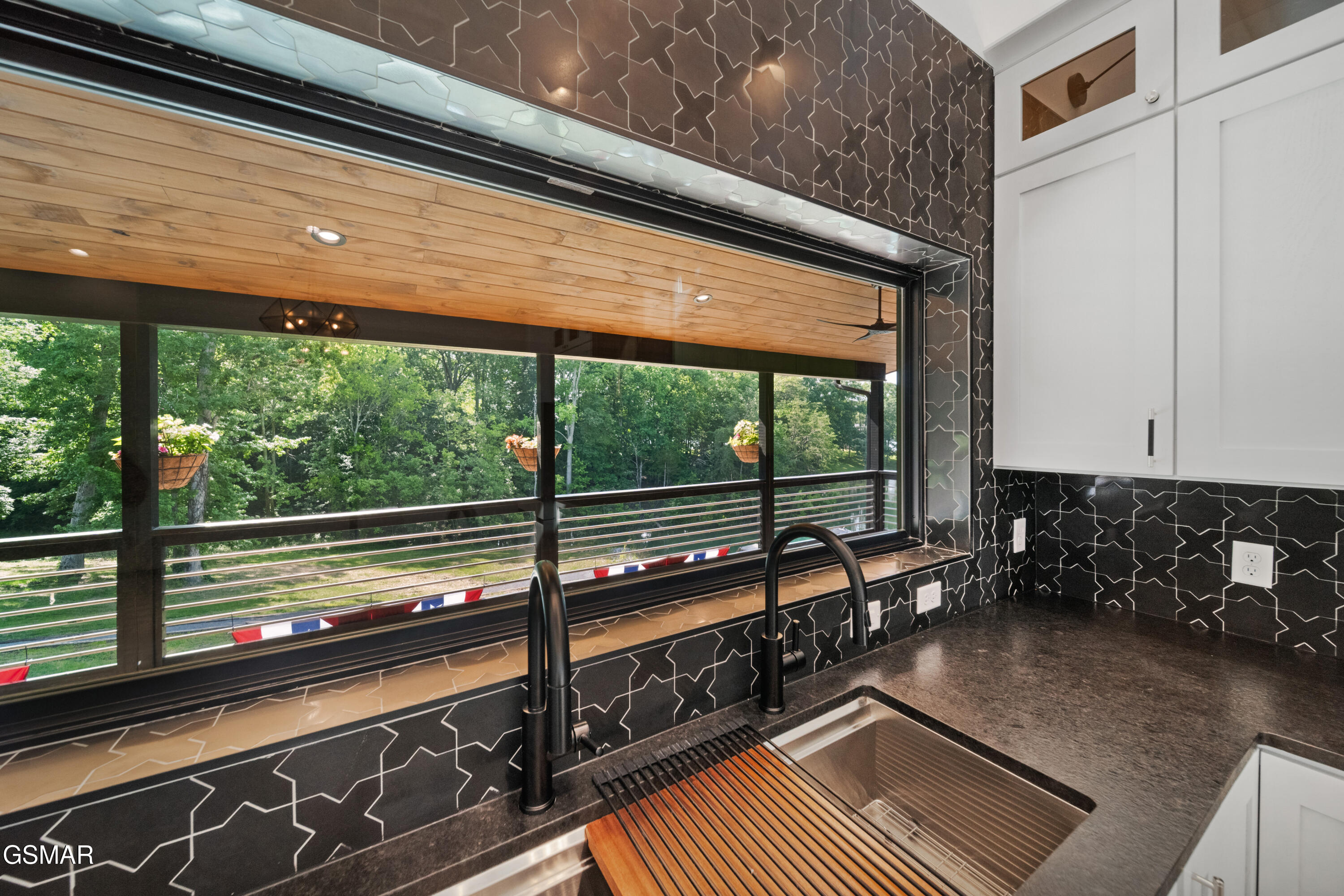 2466/2472 Mcqueen Way Sevierville TN 37876