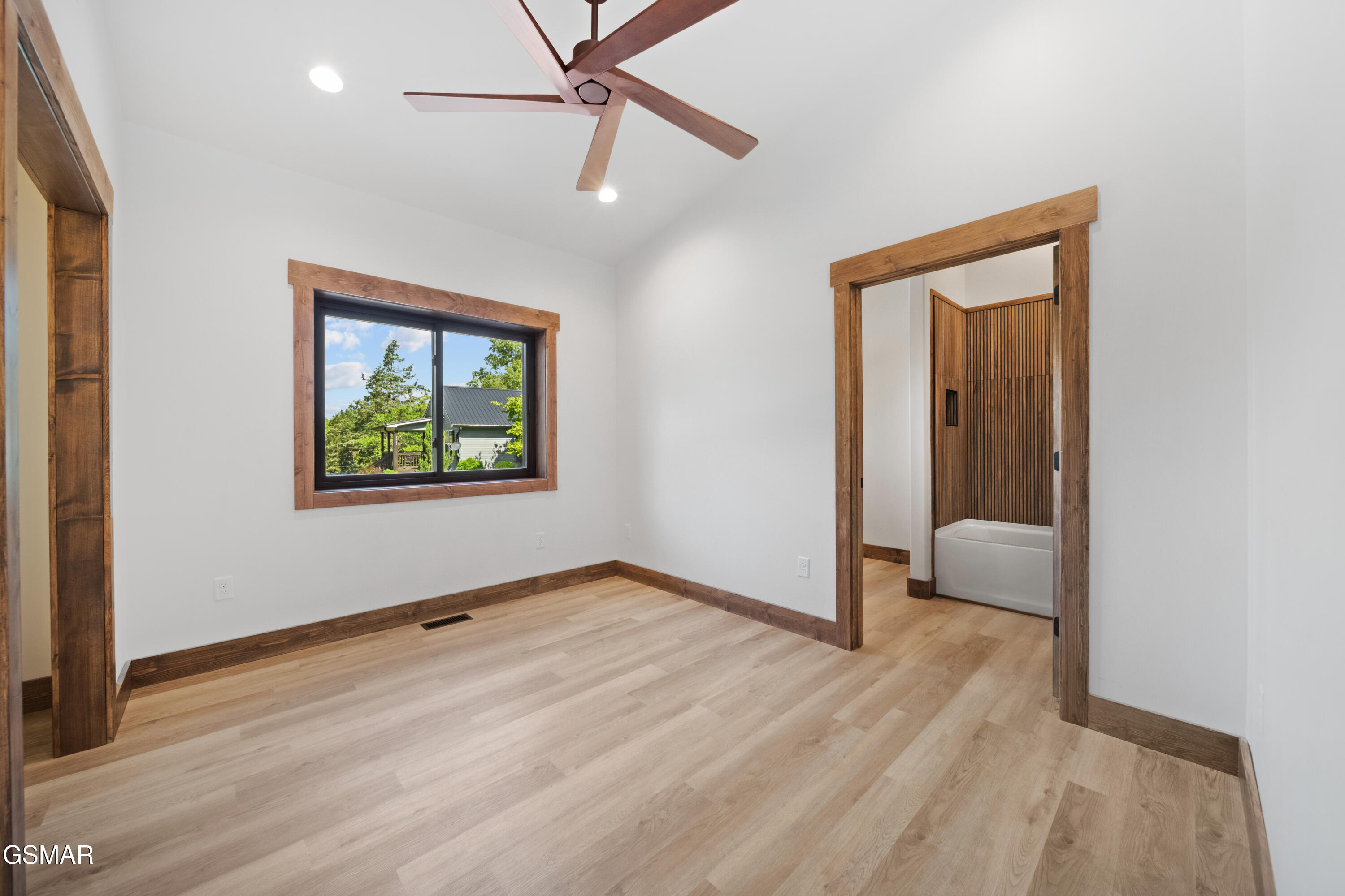 2466/2472 Mcqueen Way Sevierville TN 37876