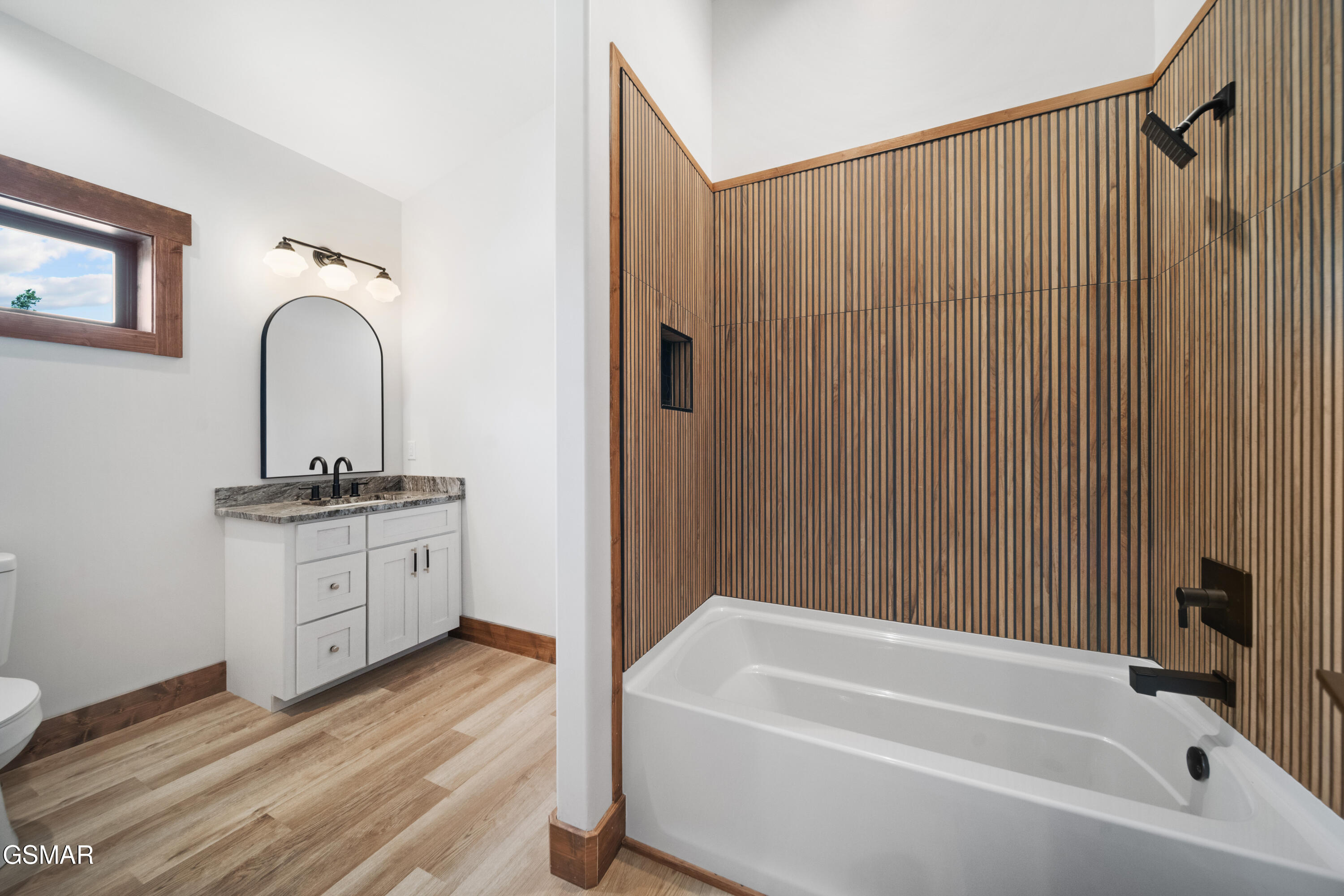 2466/2472 Mcqueen Way Sevierville TN 37876