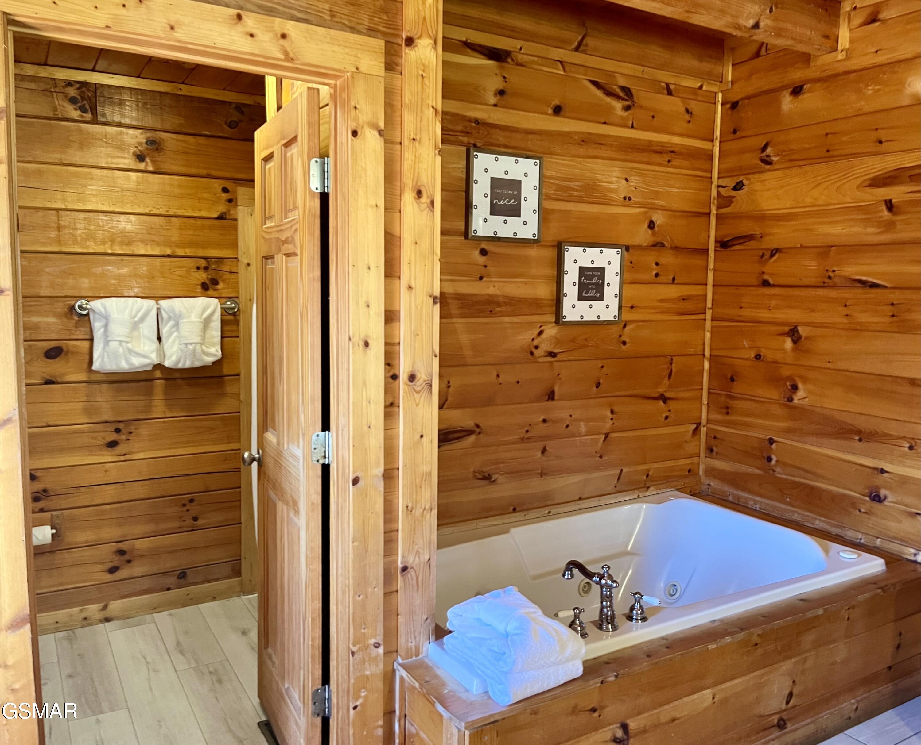 1653 Little Cabin Loop Sevierville TN 37862