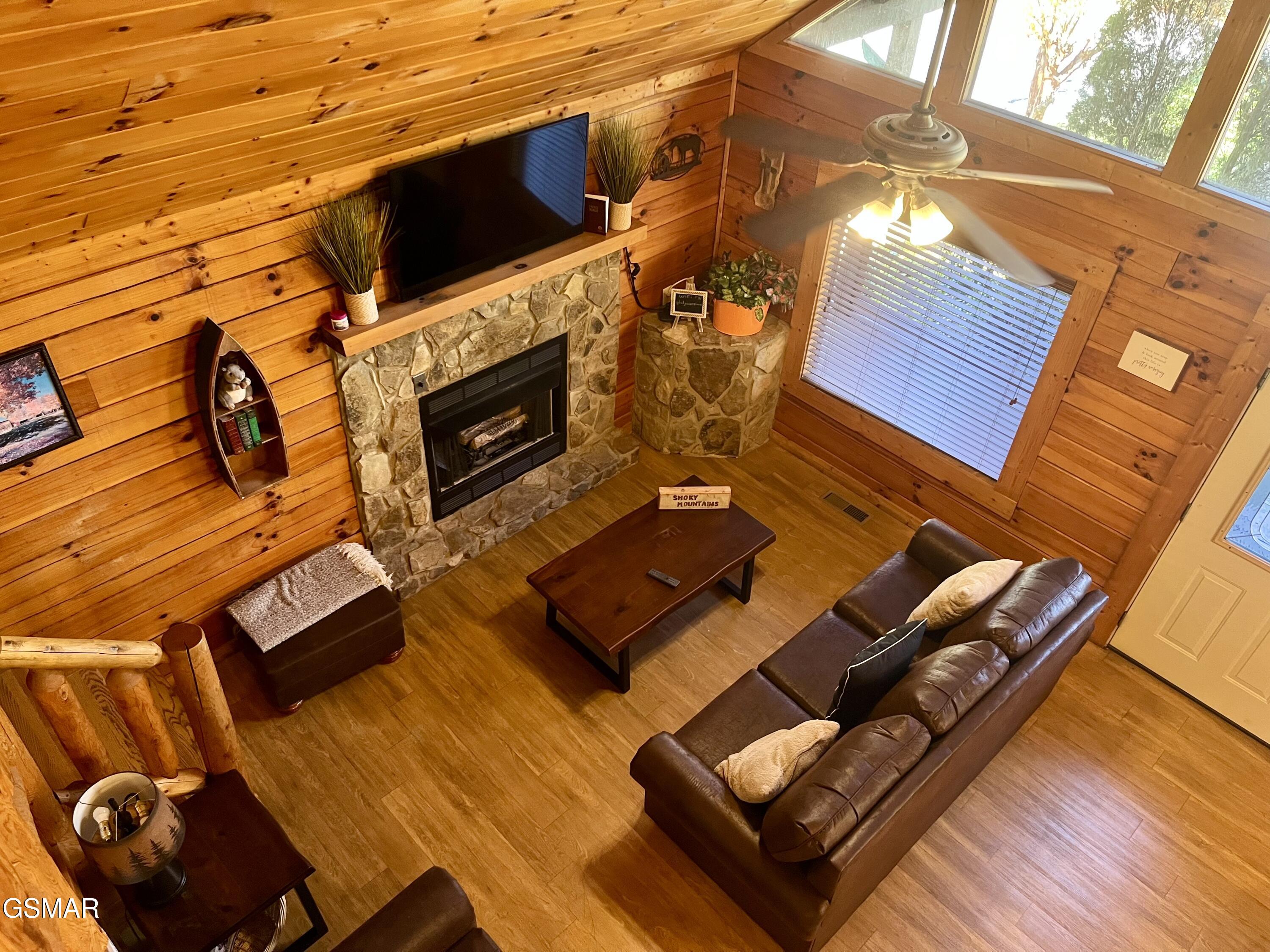 1653 Little Cabin Loop Sevierville TN 37862