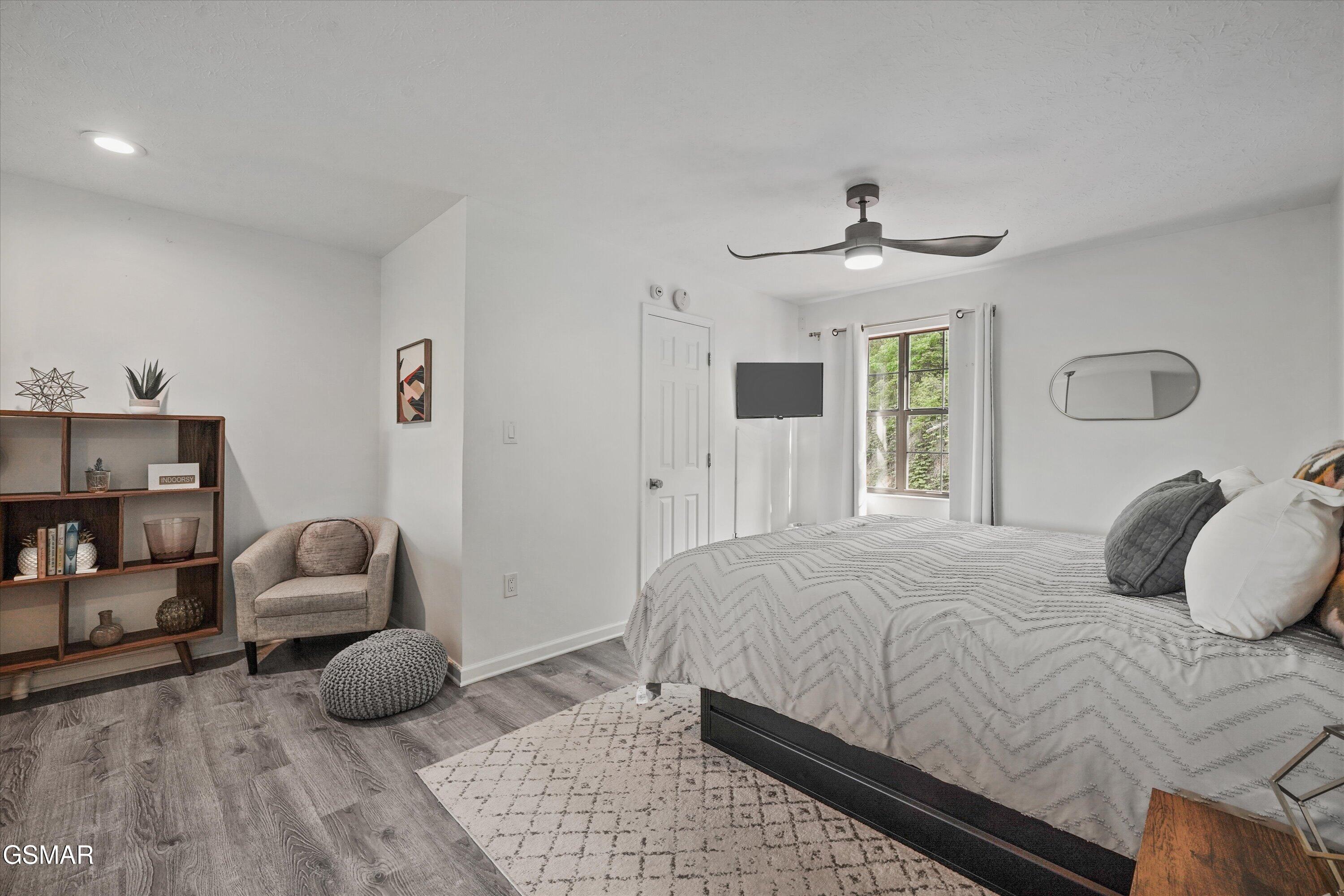 1809 Red Bone Way Sevierville TN 37876