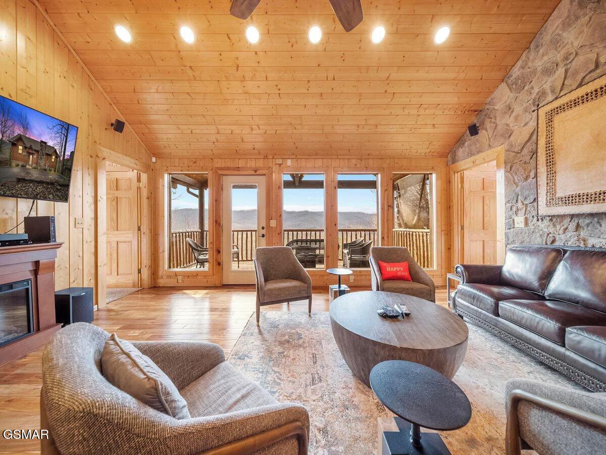922 Scenic Trail Gatlinburg TN 37738