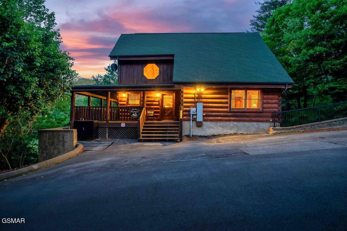 2016 Bear Haven Way Sevierville TN 37876