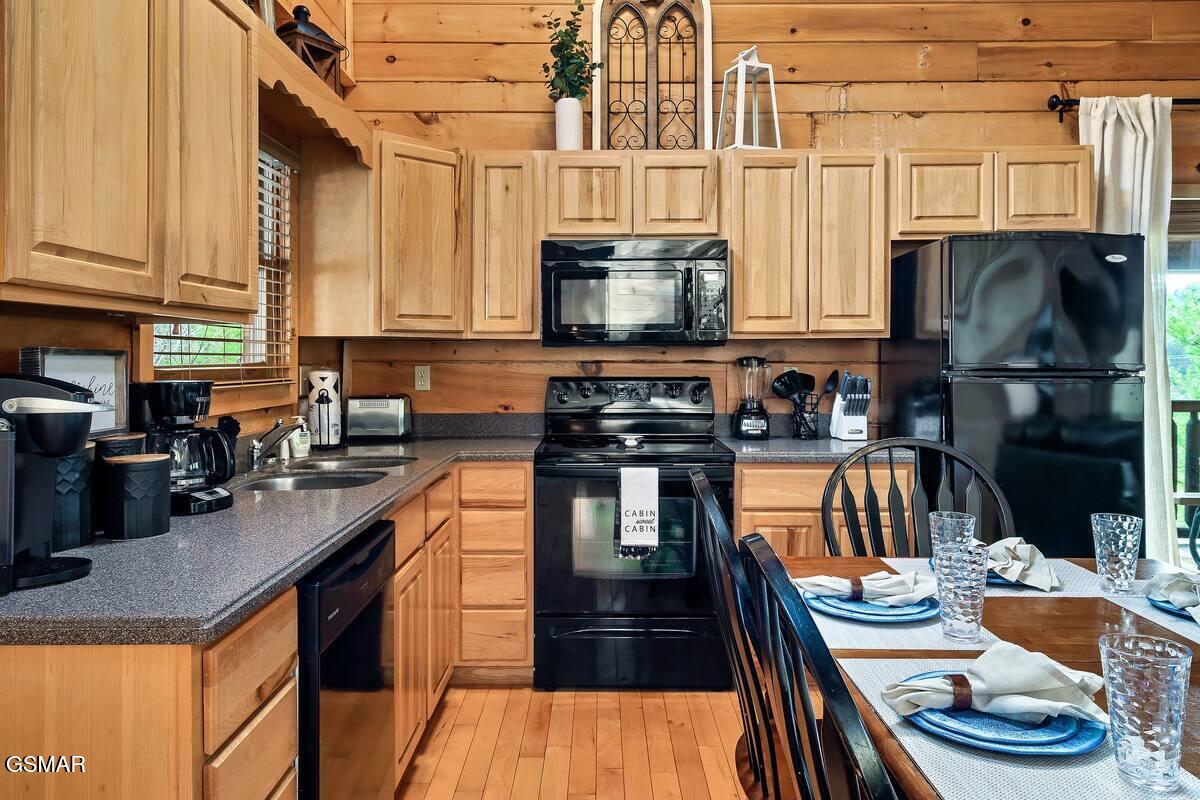 2016 Bear Haven Way Sevierville TN 37876